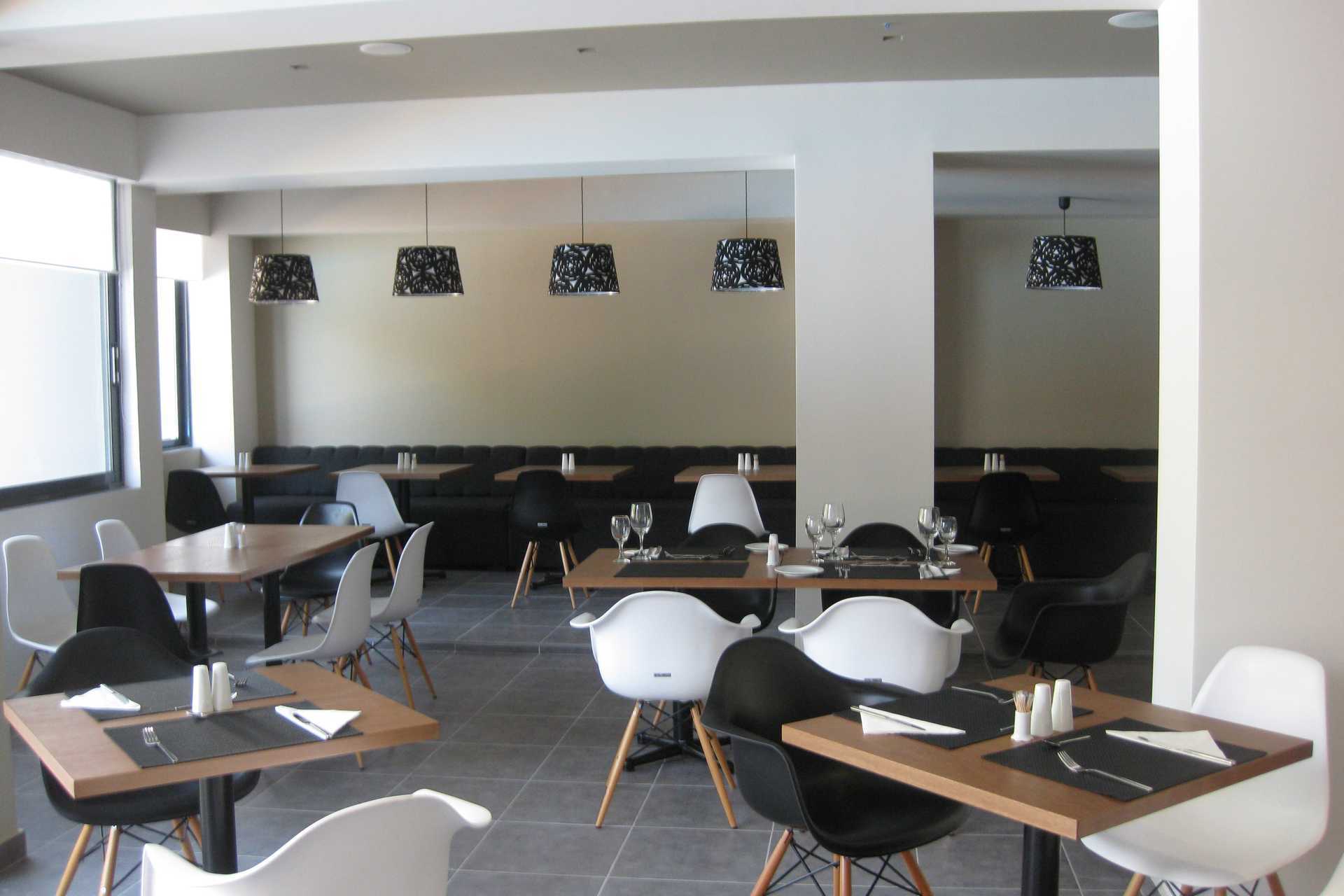 Het restaurant van het hotel Amphitryon in Rhodos-stad, Griekenland.