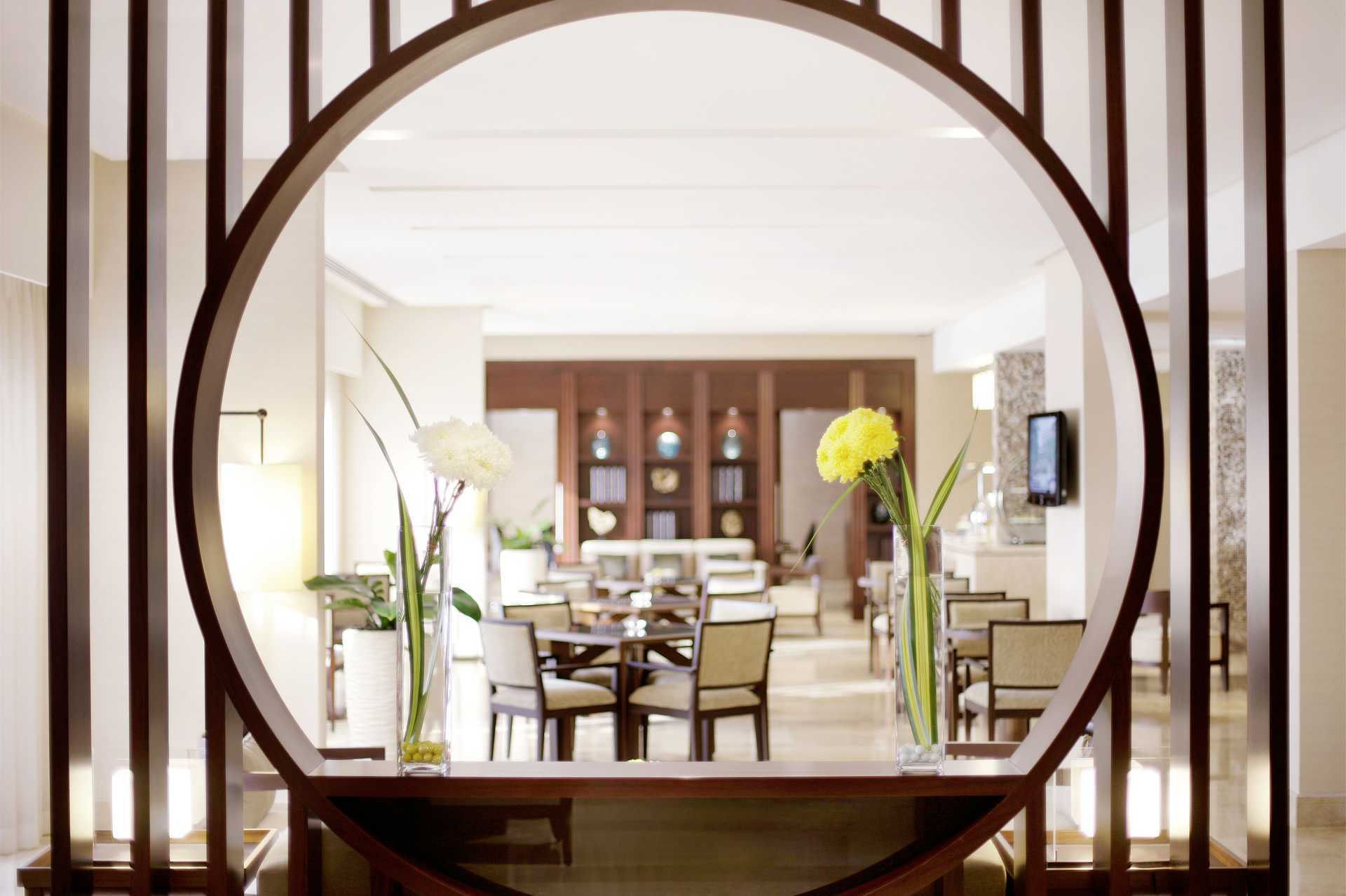 Restaurant op Amwaj Rotana Jumeirah Beach in Dubai, Verenigde Arabische Emiraten.