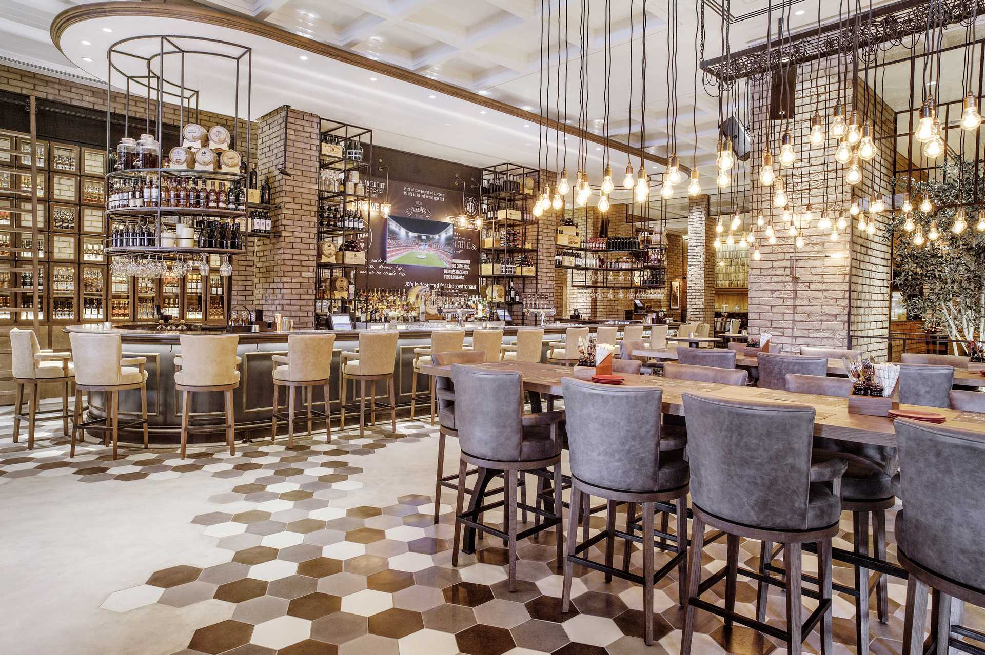 Restaurant op Amwaj Rotana Jumeirah Beach in Dubai, Verenigde Arabische Emiraten.