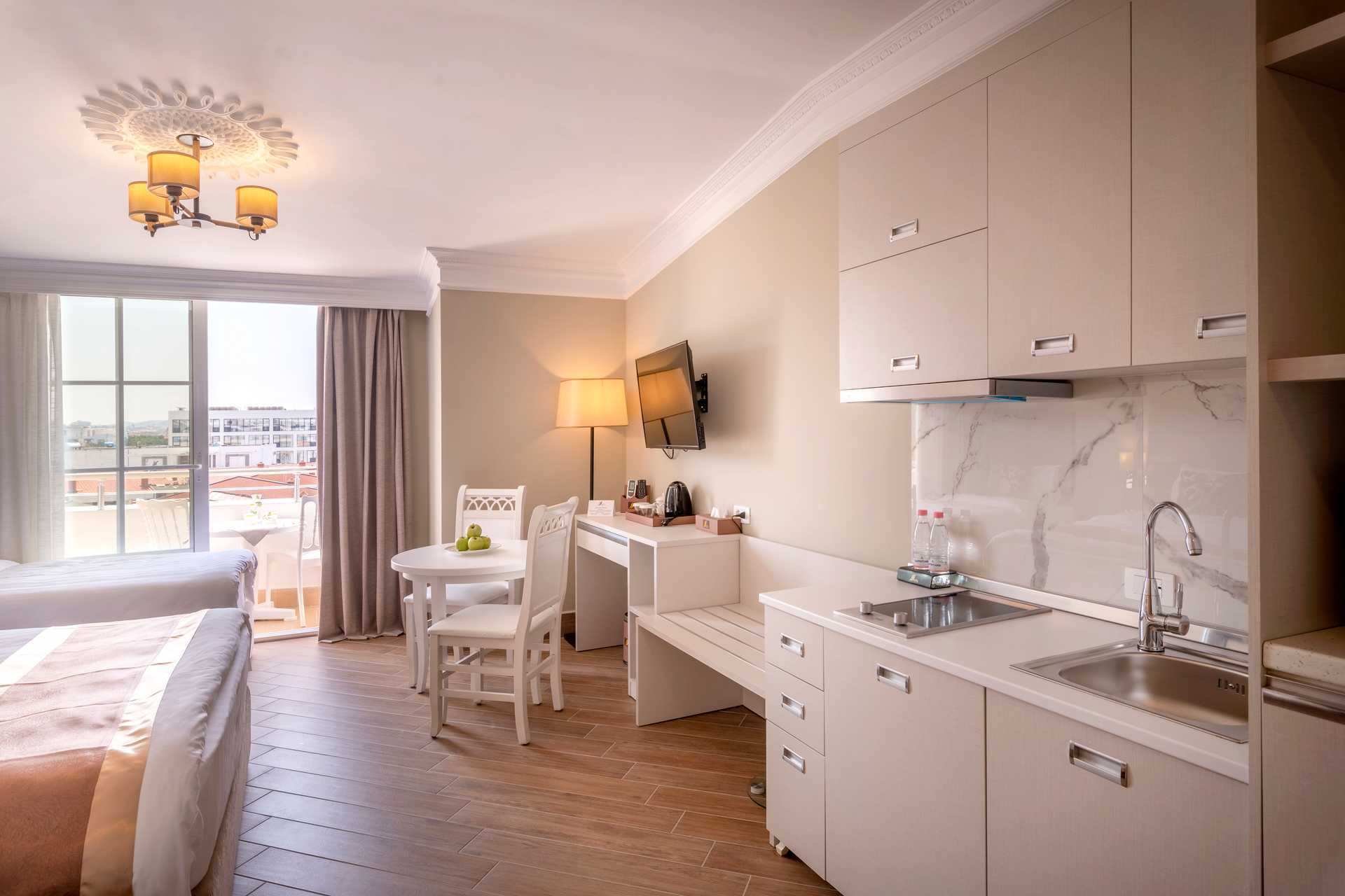 Appartement met één slaapkamer in het Fafa Grand Blue hotel aan de Rivièra van Durrës in Albanië.