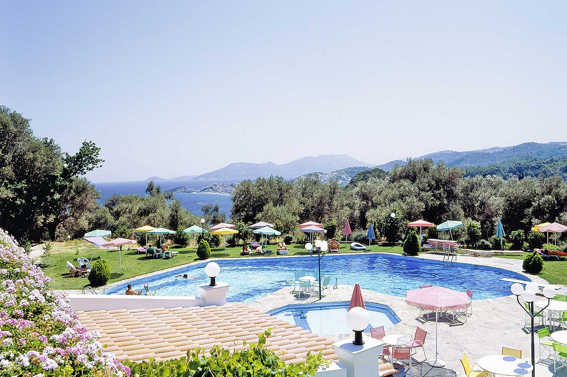 Zwembad bij hotel Arion in Kokkari, Samos.