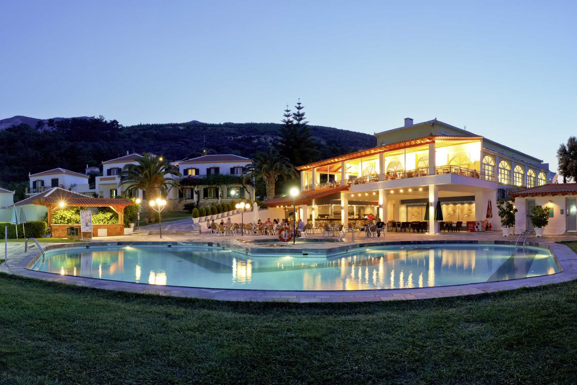 Zwembad bij hotel Arion in Kokkari, Samos.