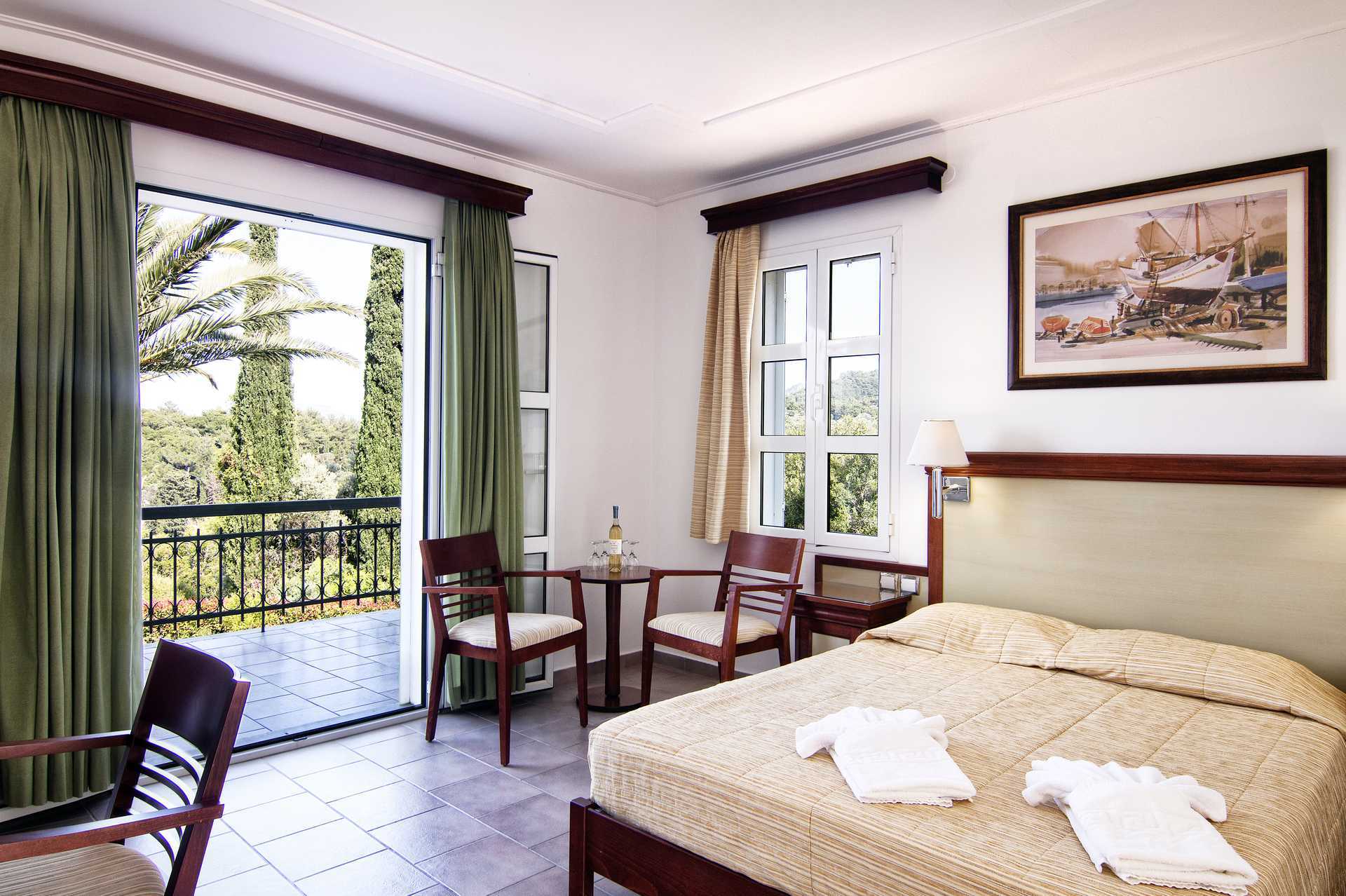 Tweepersoonskamer in hotel Arion in Kokkari, Samos.