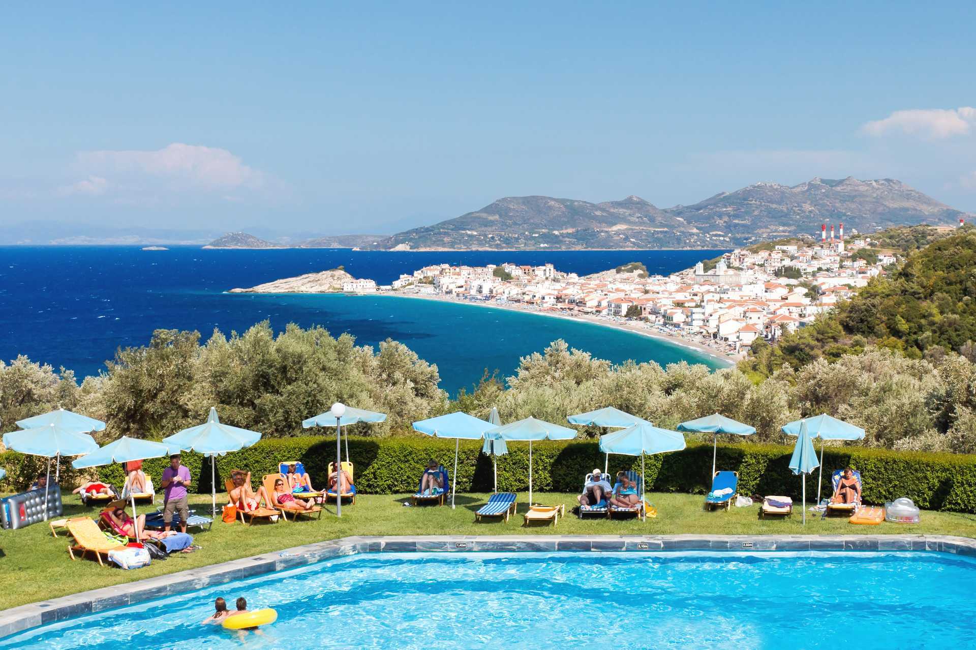 Zwembad bij hotel Arion in Kokkari, Samos.