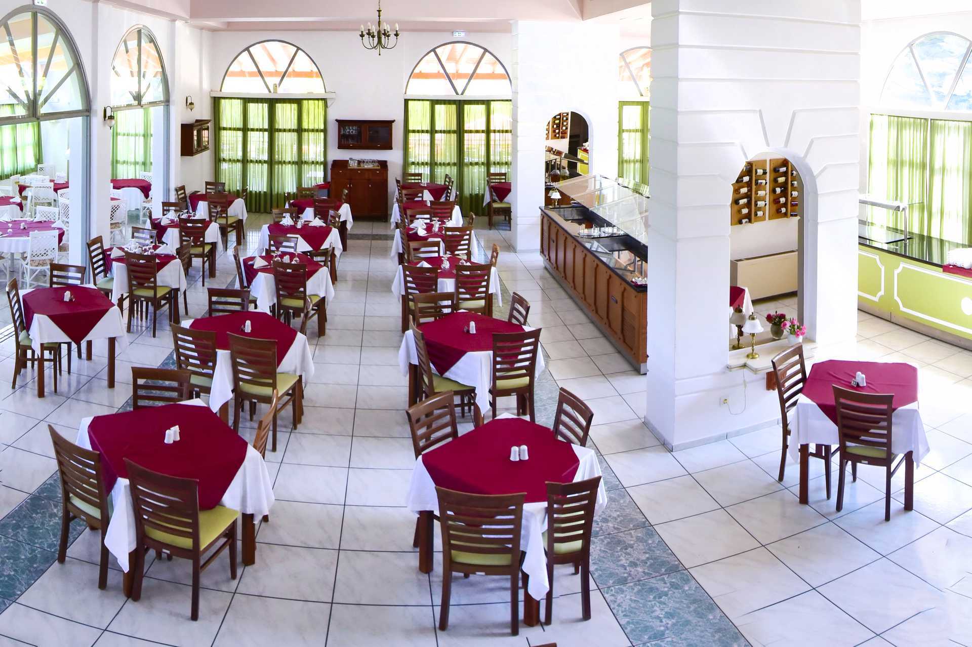 Restaurant bij hotel Arion in Kokkari, Samos.