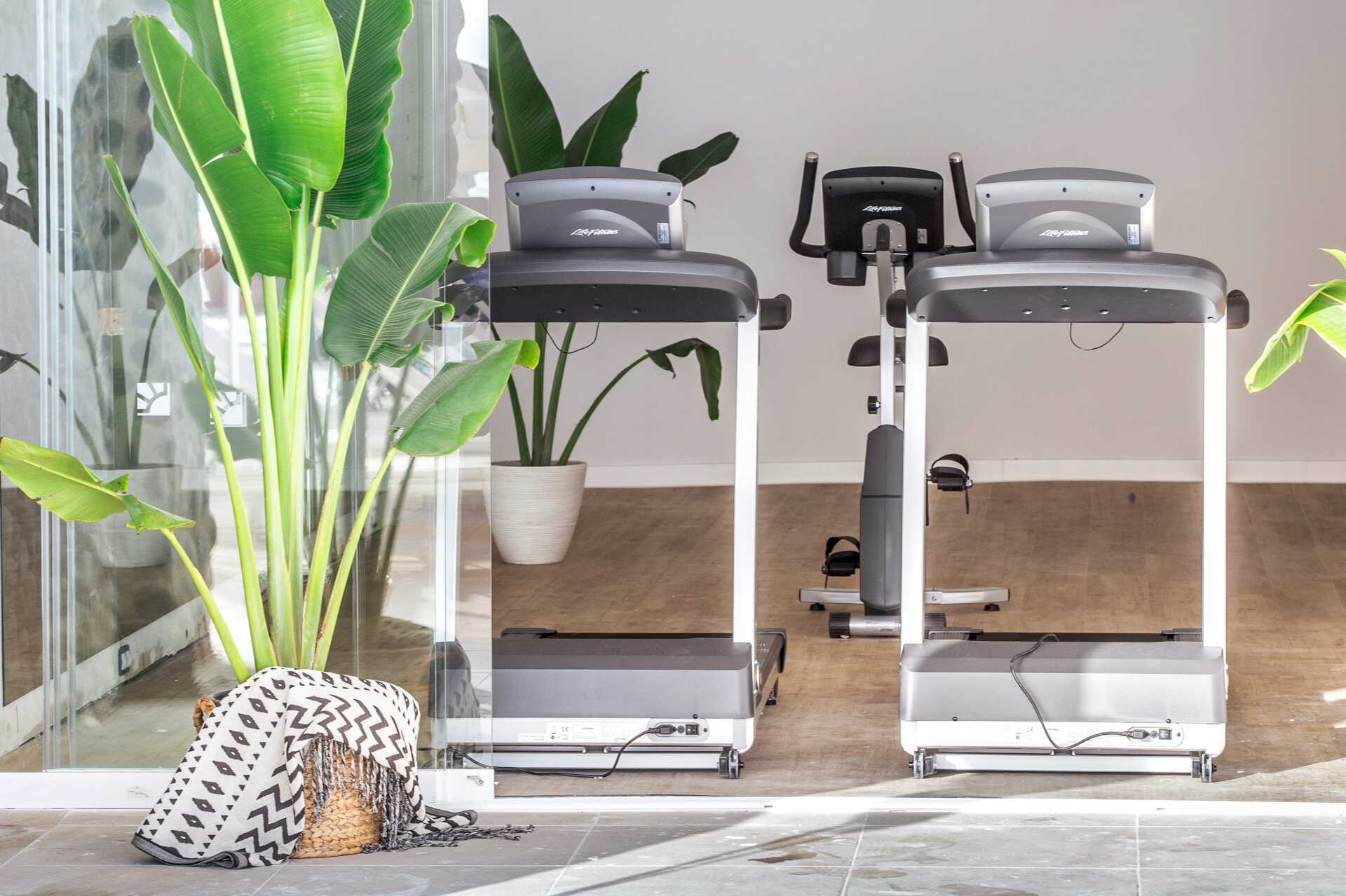 Moderne fitnessruimte in hotel Atlantic Holiday, Tenerife.