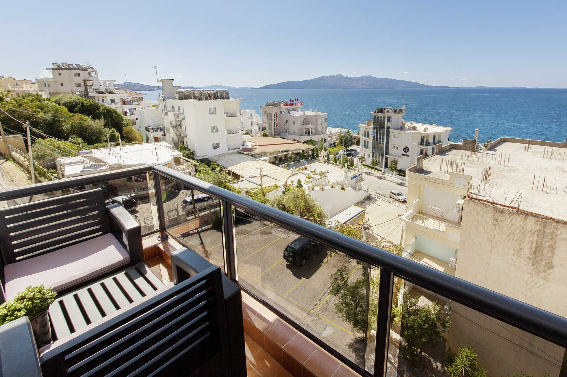 Balkon bij Hotel Brilant in Saranda, Albanië.