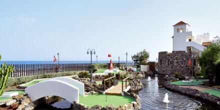 Minigolfbaan bij hotel Barcelo Castillo Beach Resort op Fuerteventura.