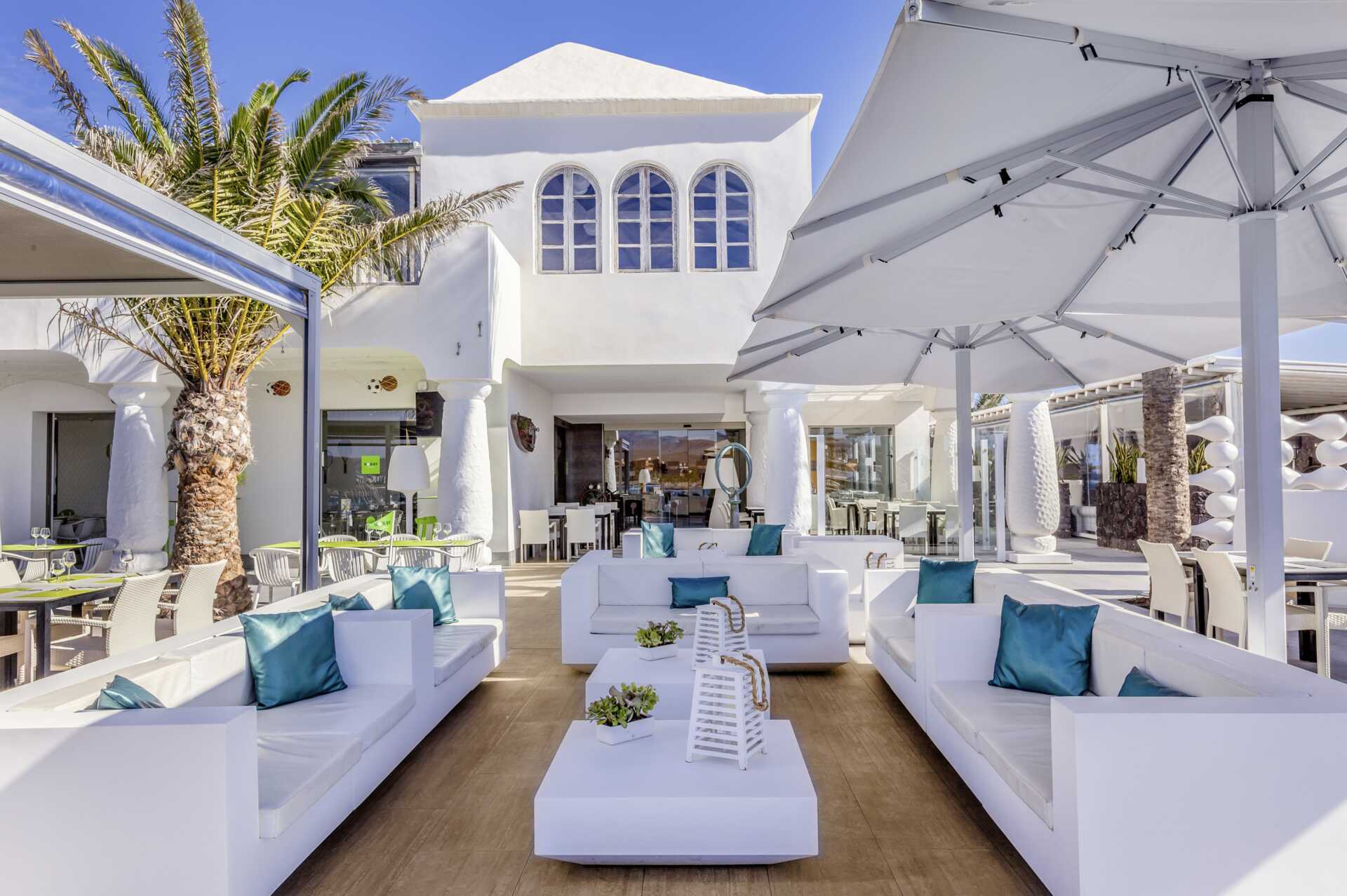 Lounge in hotel Barcelo Castillo Beach Resort op Fuerteventura.