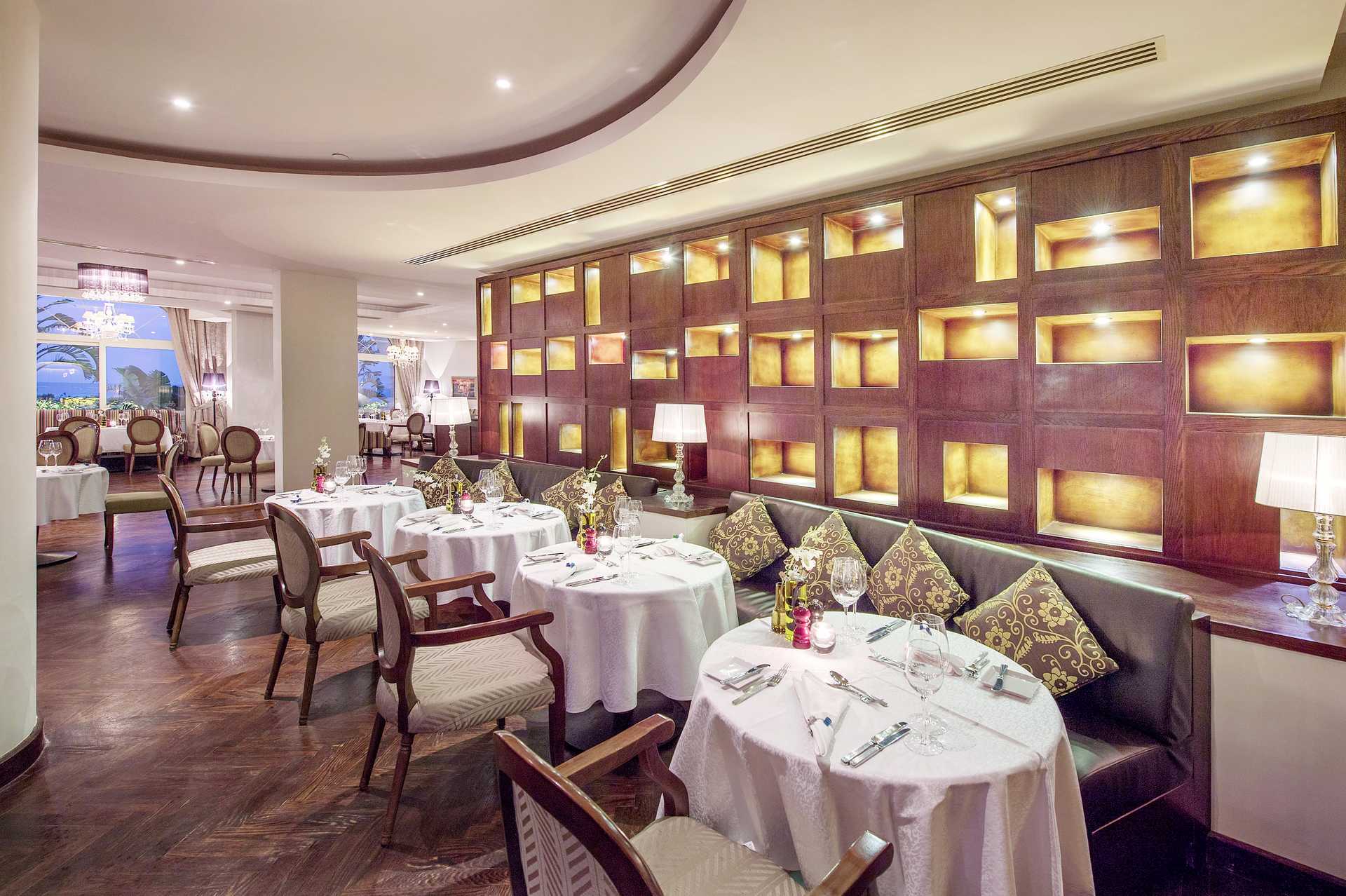 Restaurant in het Hotel Baron Palace Resort in Sahl Hasheesh, Egypte.