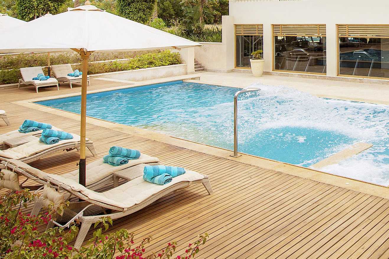 Zwembad bij Hotel Baron Palace Resort in Sahl Hasheesh, Egypte.