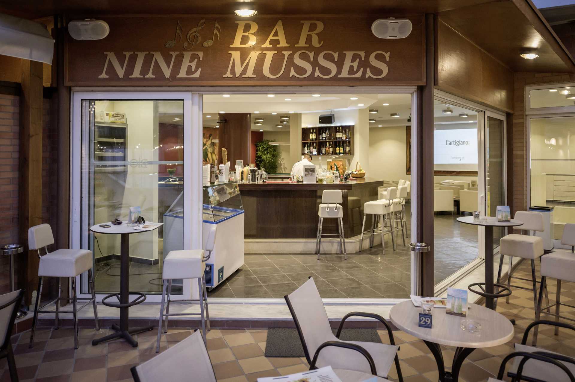 Bar bij hotel Bio in de stad Rethymnon op Kreta.