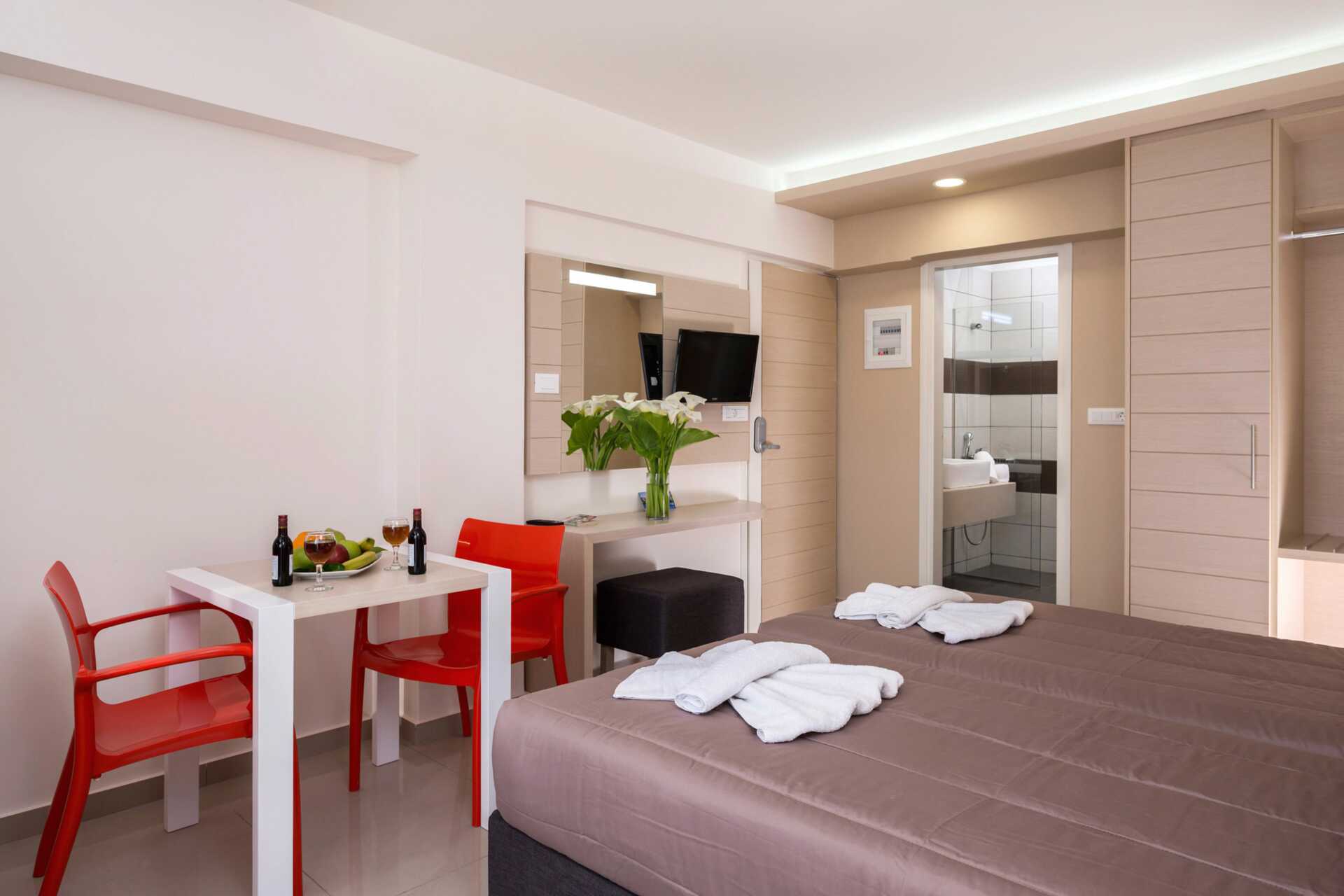 Driekamerappartement, twee standaard bedden