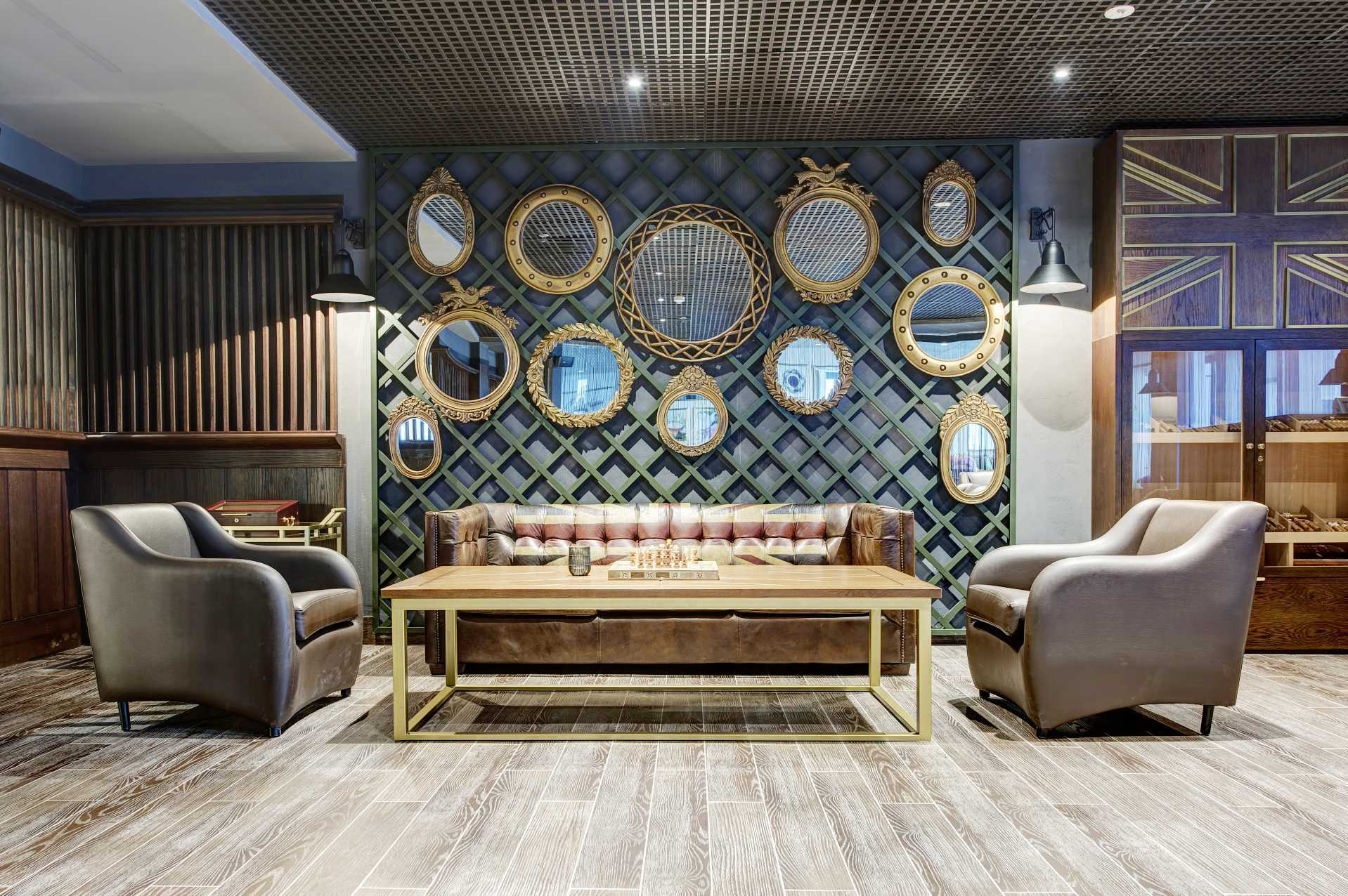 Whiskey Lounge in Dukes The Palm, een Royal Hideaway Hotel op Dubai Palm Jumeirah, Verenigde Arabische Emiraten.