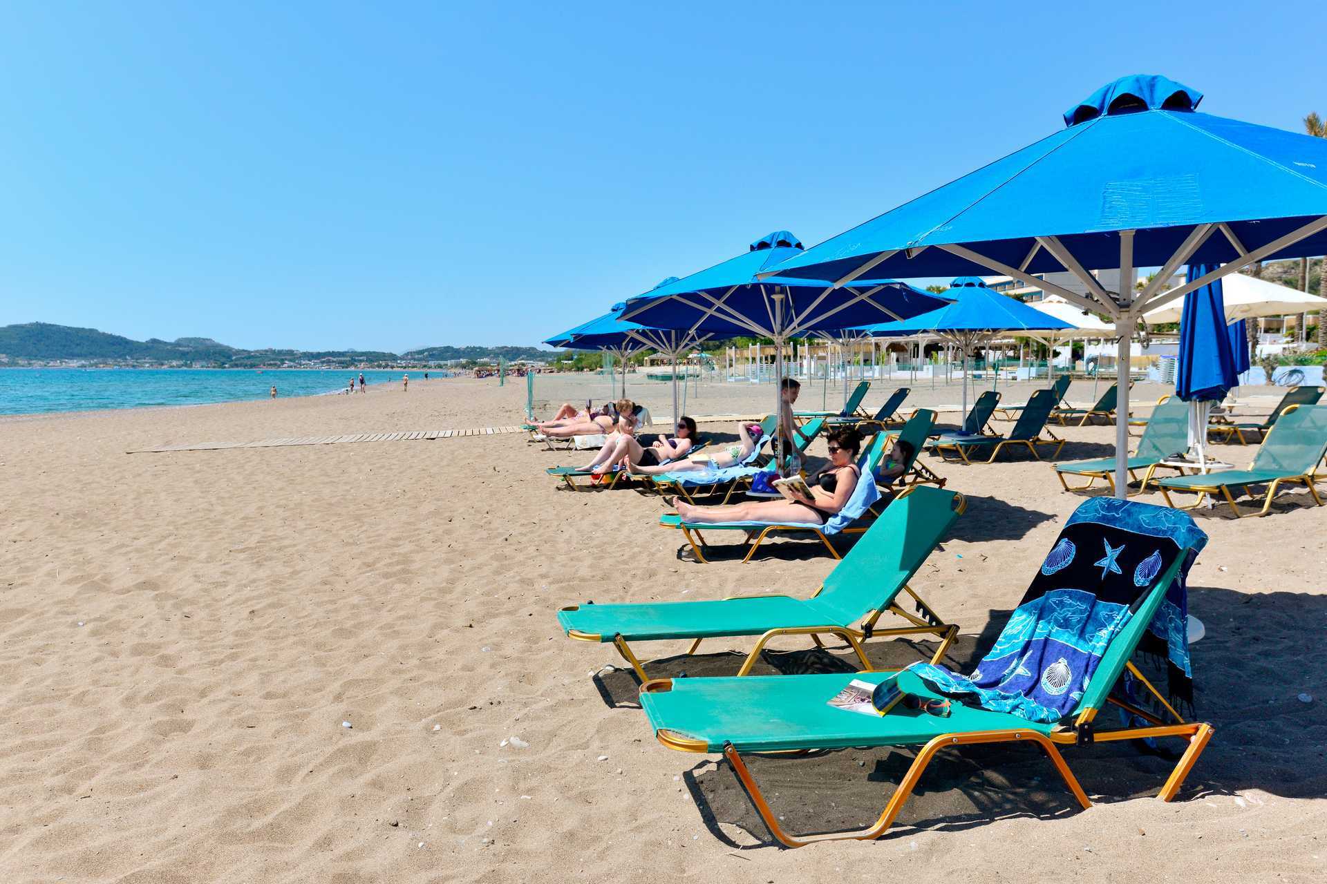 Het strand dichtbij hotel Epsilon in Rhodos, Griekenland.