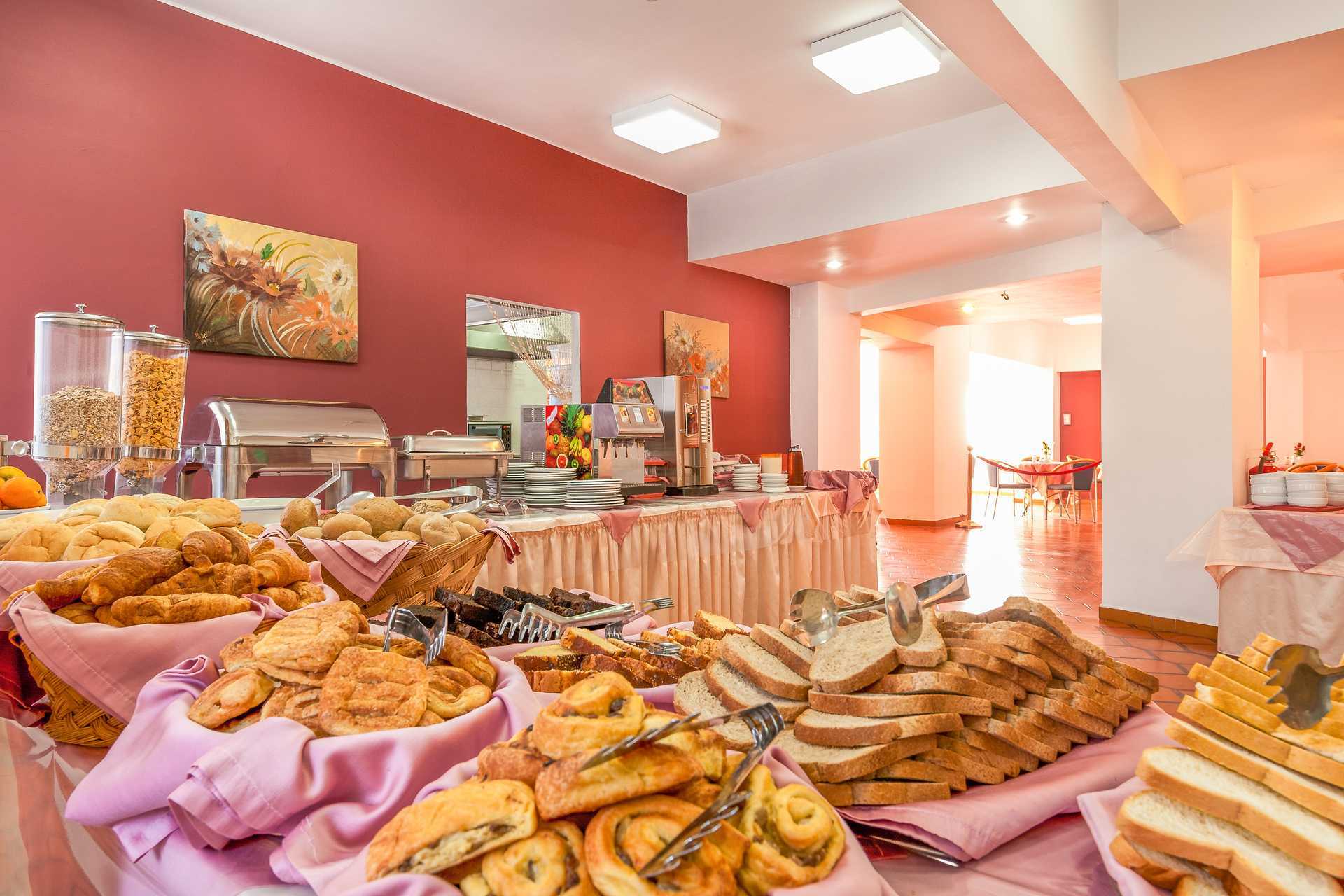 Ontbijtservice in hotel Europa in Rhodos-stad.