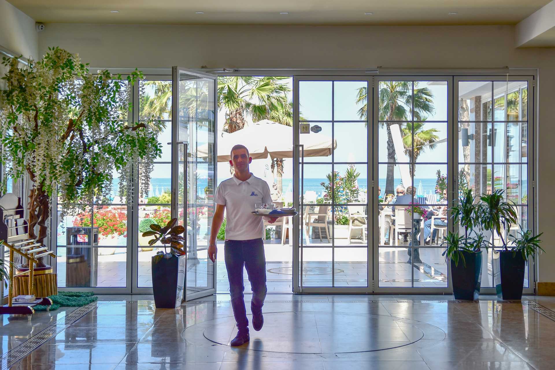 Restaurant in het Fafa Premium hotel aan de Rivièra van Durrës in Albanië.