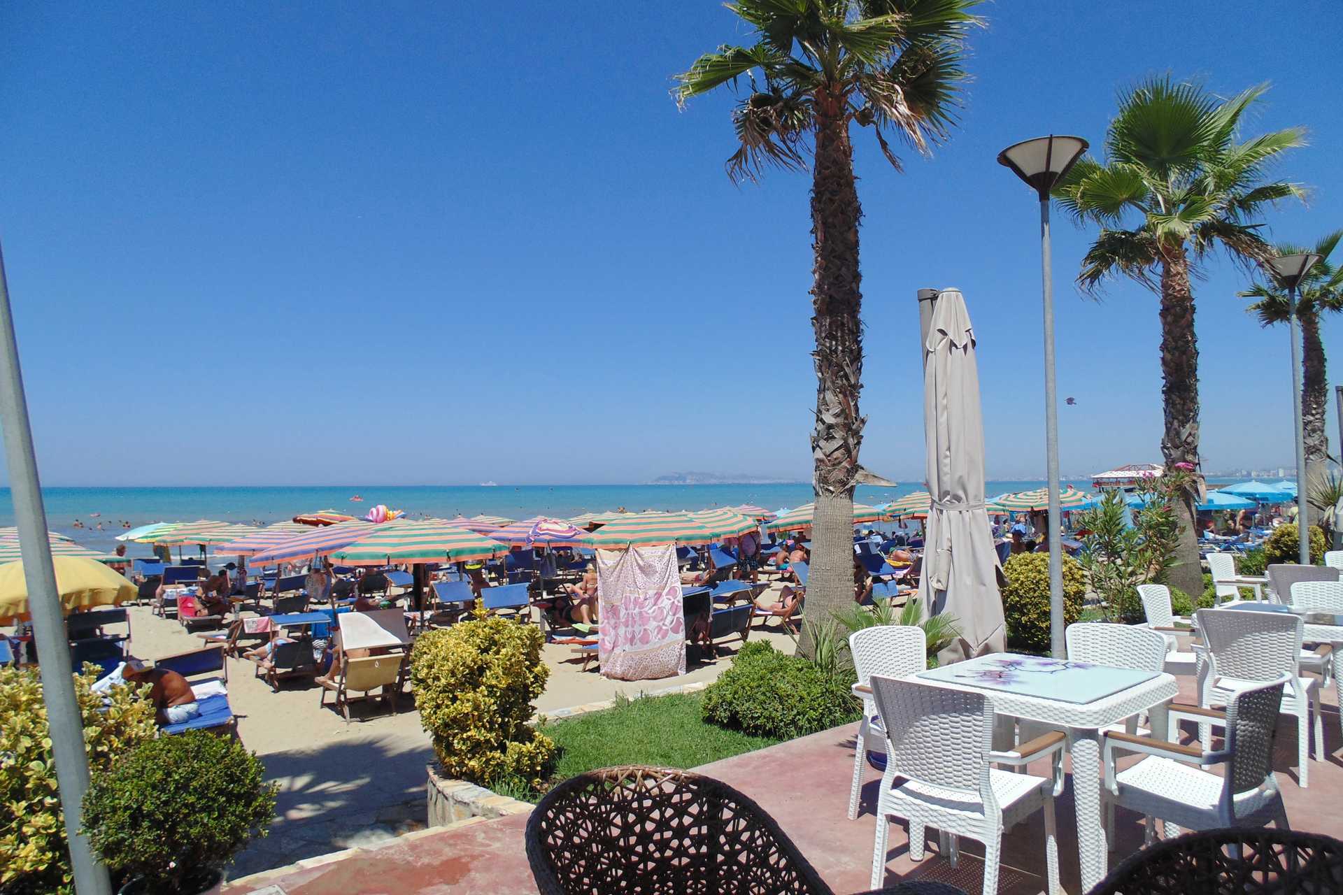 Restaurant in het Fafa Premium hotel aan de Rivièra van Durrës in Albanië.