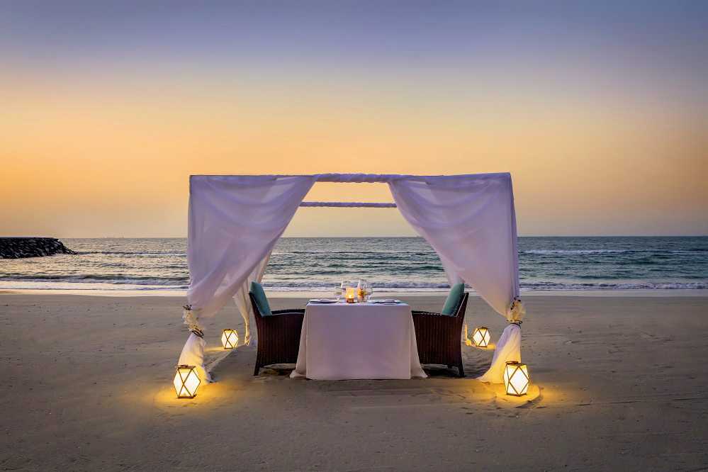 Privédiner in het Fairmont Ajman hotel in de Verenigde Arabische Emiraten.