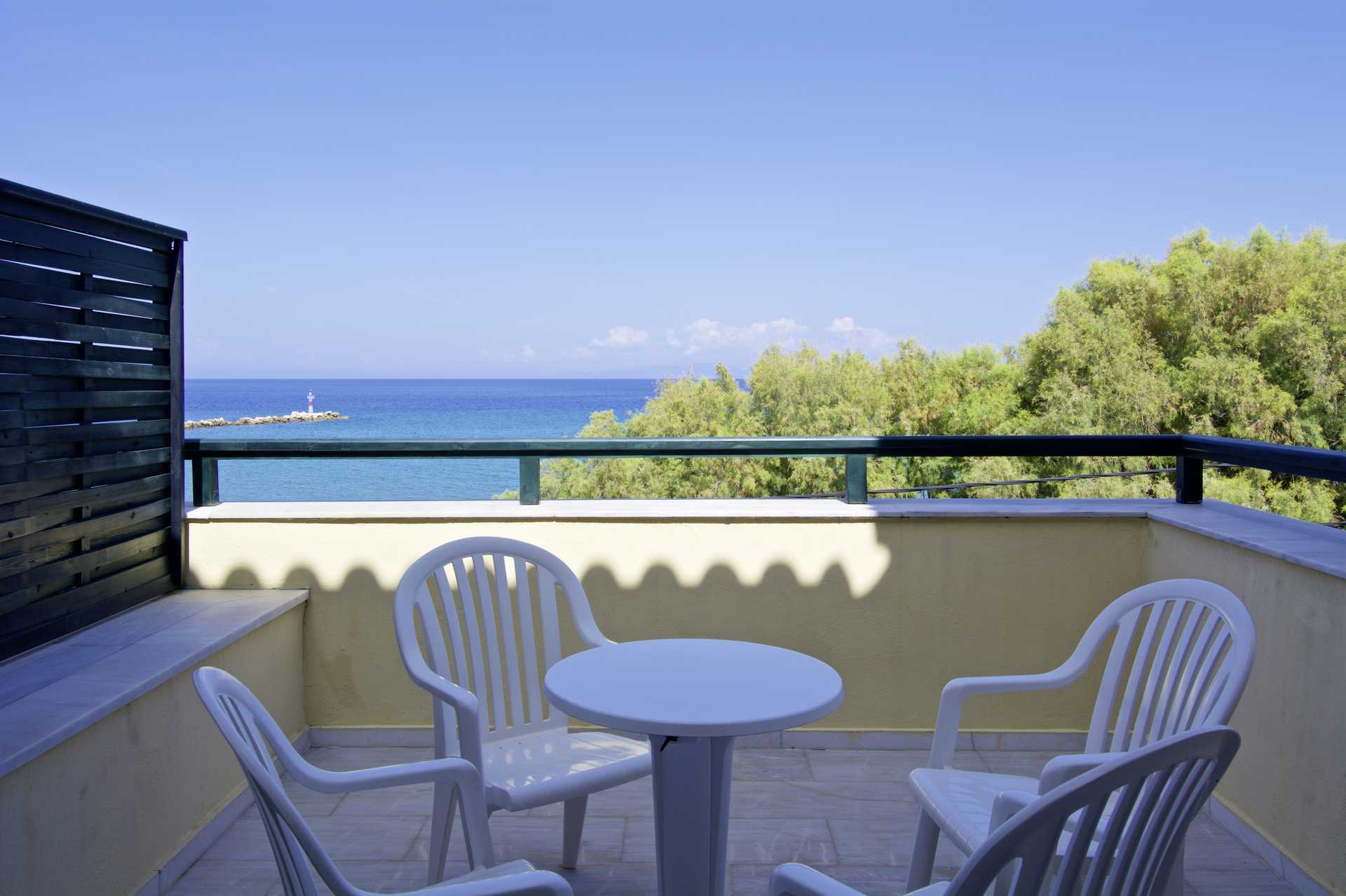 Familiekamer in het Samaina Inn hotel in Karlovassi op Samos.