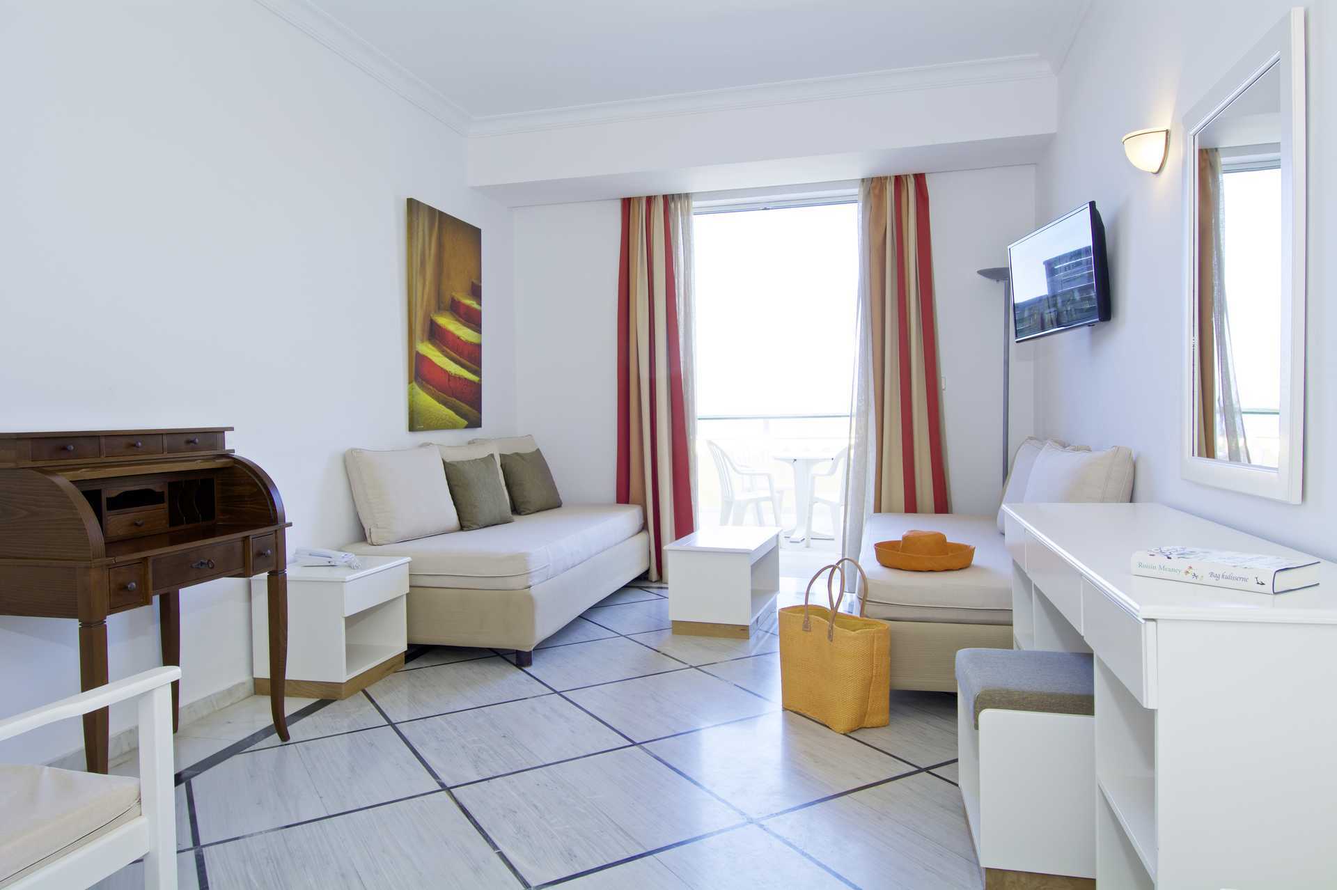 Familiekamer in het Samaina Inn hotel in Karlovassi op Samos.