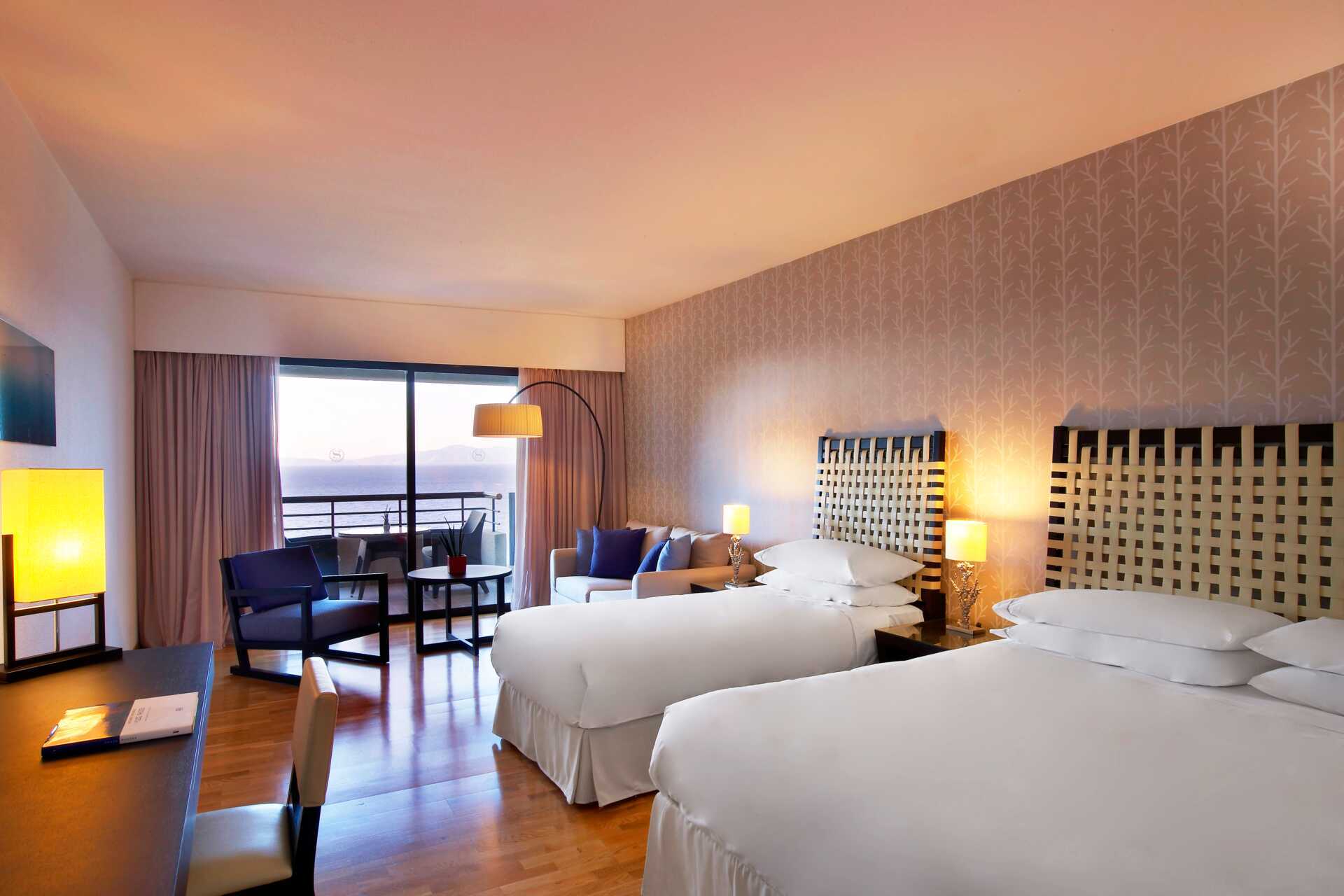 Familiekamer in het Sheraton Rhodes Resort hotel in Rhodos, Griekenland.