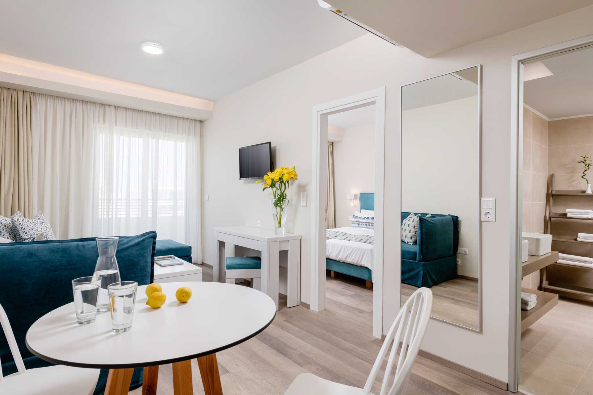 Gerenoveerd tweekamerappartement in hotel Bio in de stad Rethymnon op Kreta.