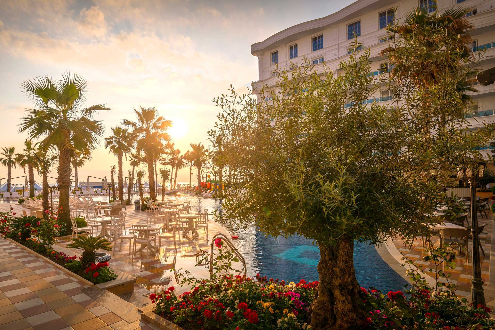 Zwembad in het Fafa Grand Blue hotel aan de Rivièra van Durrës in Albanië.