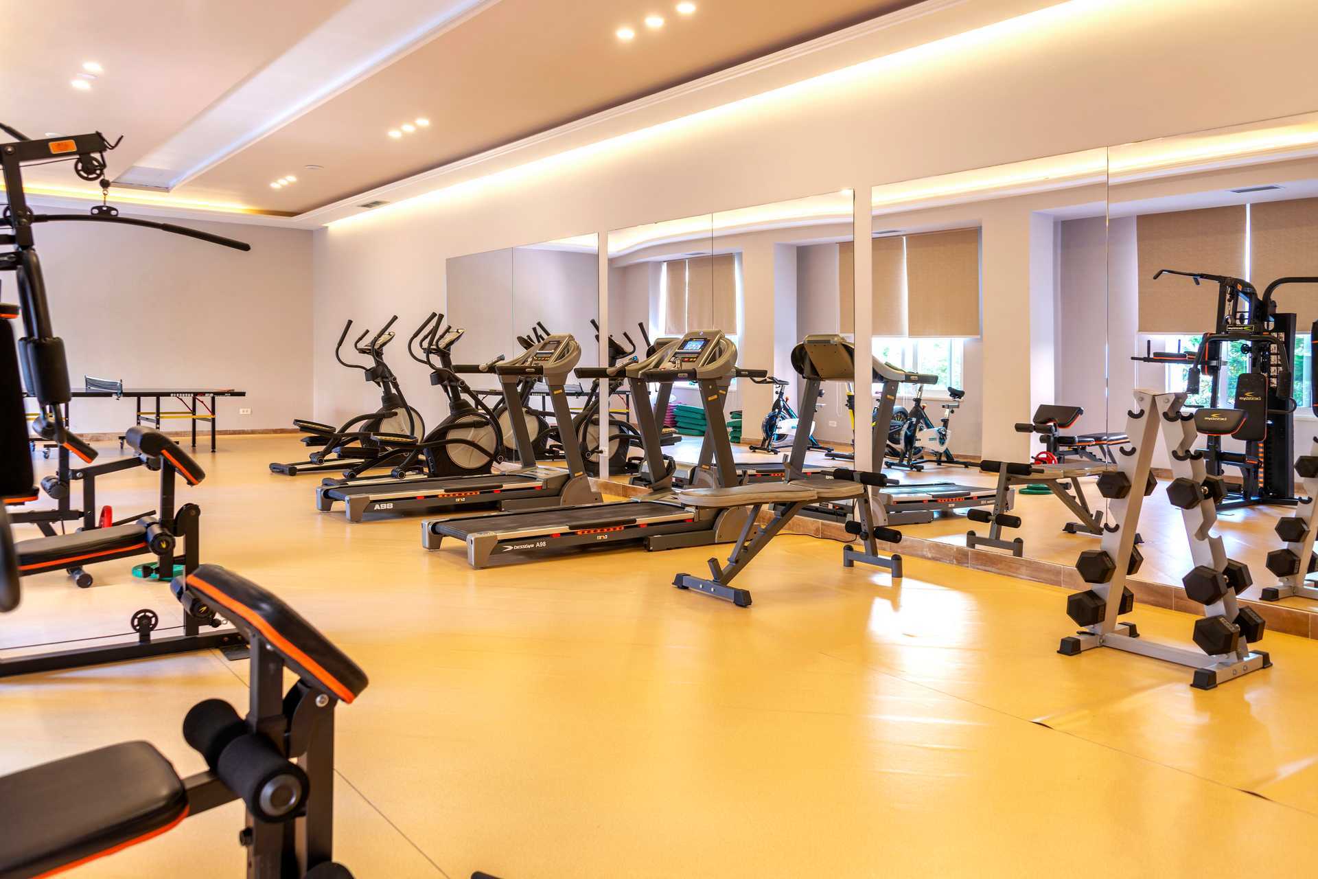 Fitnessruimte in het Fafa Grand Blue hotel aan de Durres Riviera in Albanië.