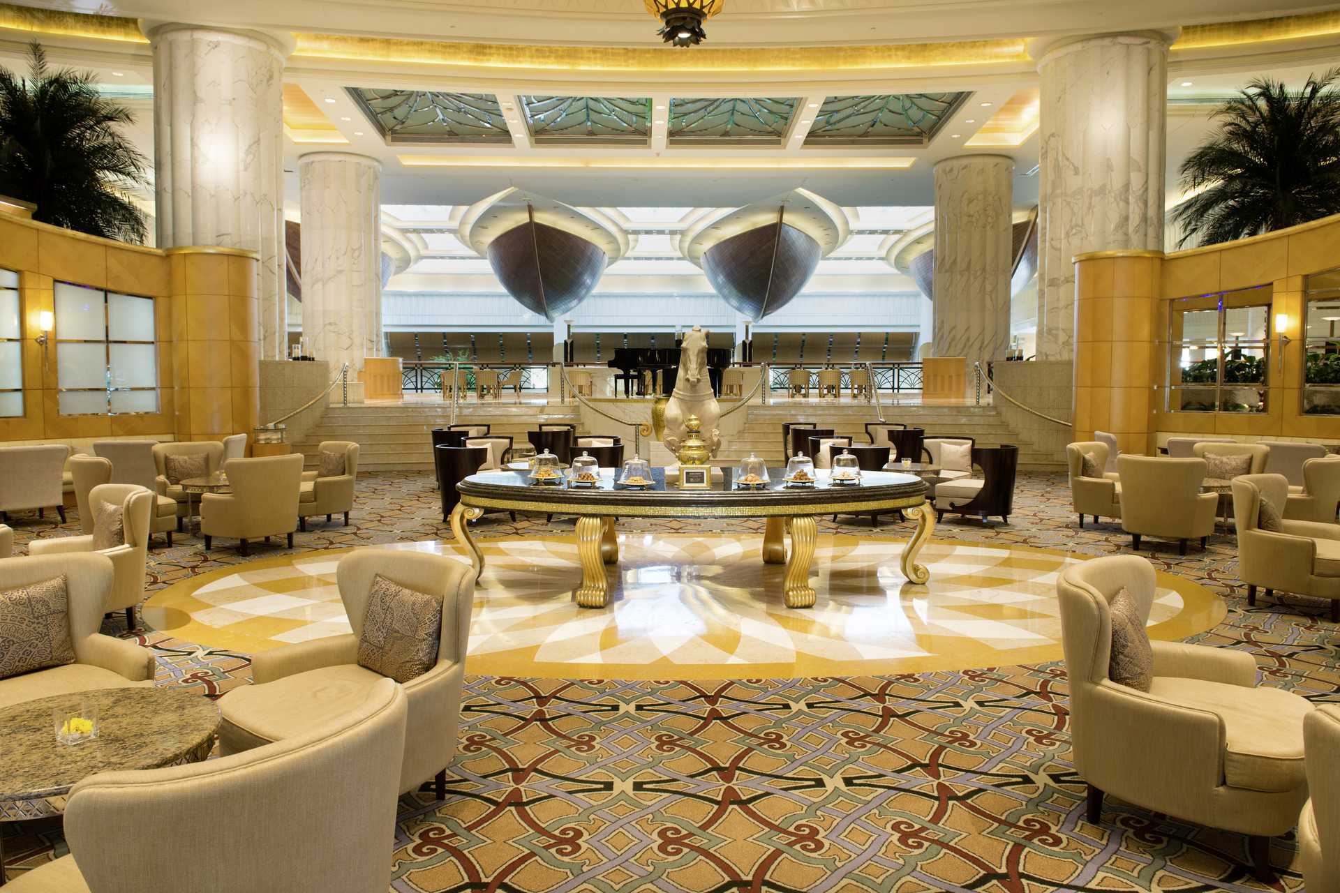 Lounge in het Grand Hyatt hotel, Dubai.