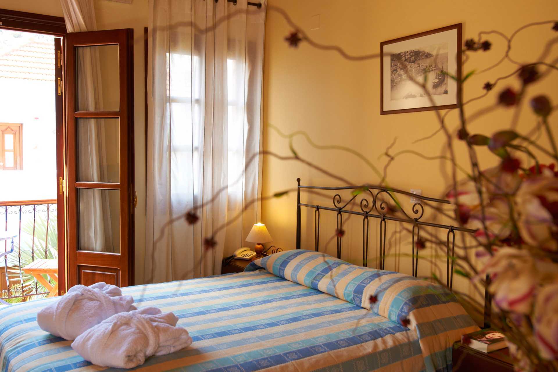 Appartement in hotel Iapetos Village op Symi, Griekenland.