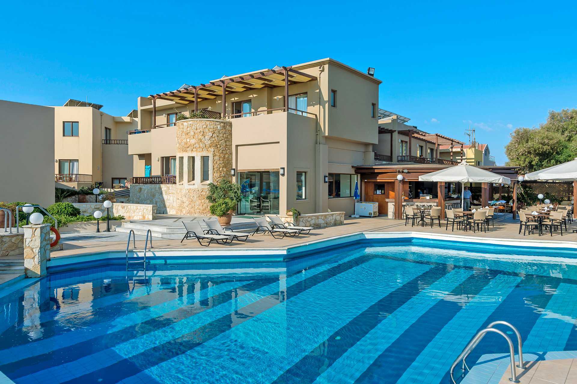 Zwembadgedeelte bij hotel Indigo Mare, Platanias.