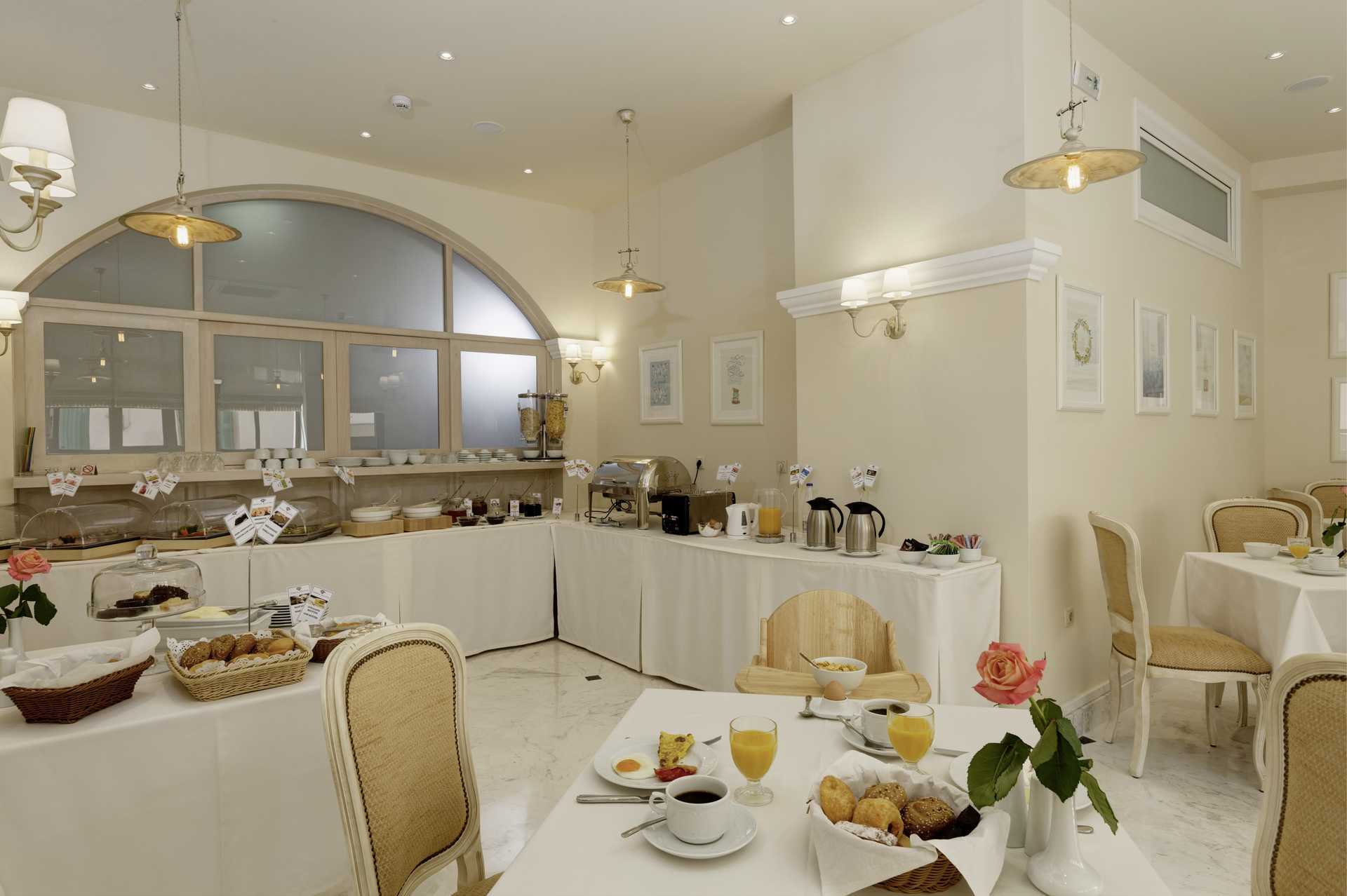 De ontbijtzaal van het Ionia Suites hotel in Rethymnon op Kreta.