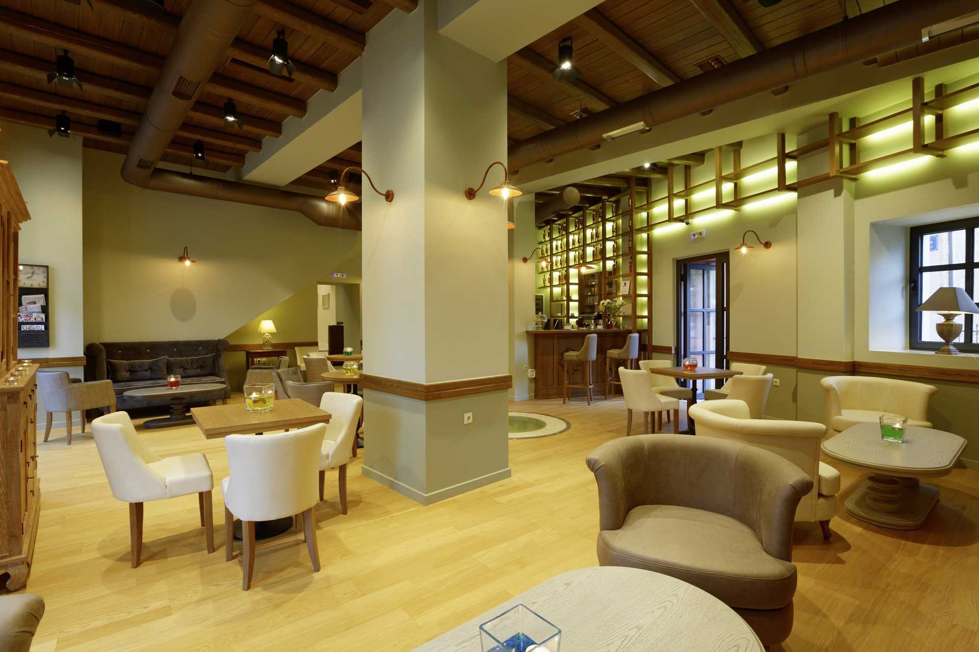 De lobbybar van het Ionia Suites hotel in Rethymnon op Kreta.