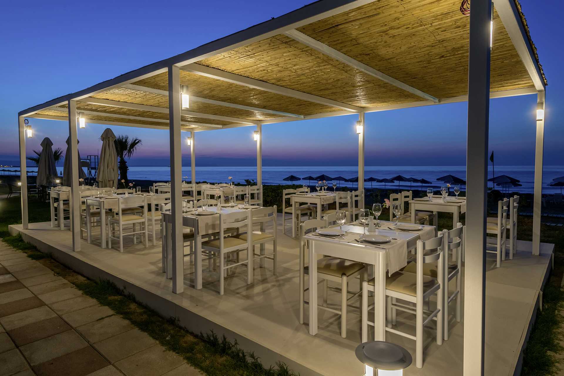 De strandbar van het Iperion hotel in Rethymnon, Kreta.