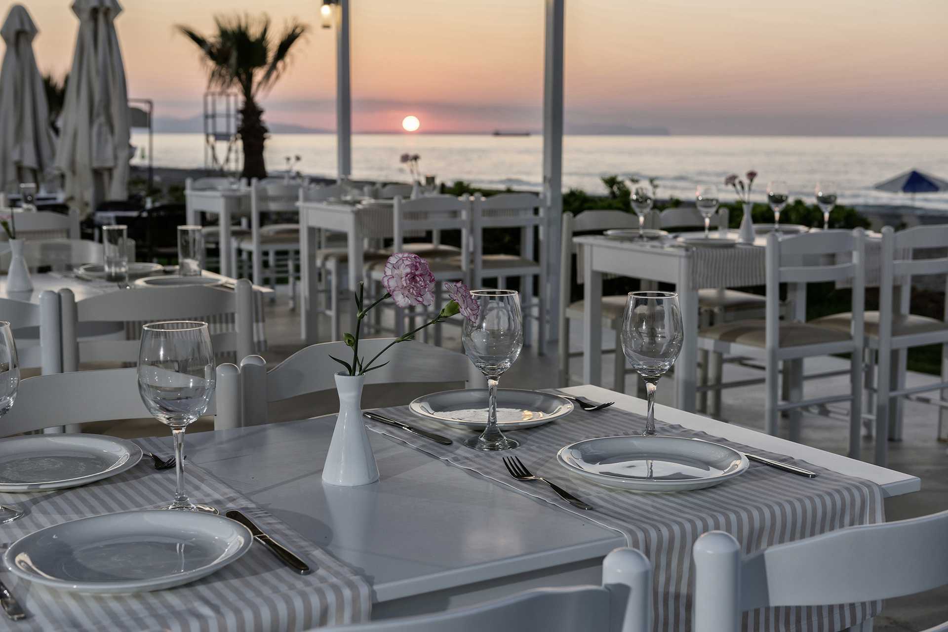 De strandbar van het Iperion hotel in Rethymnon, Kreta.