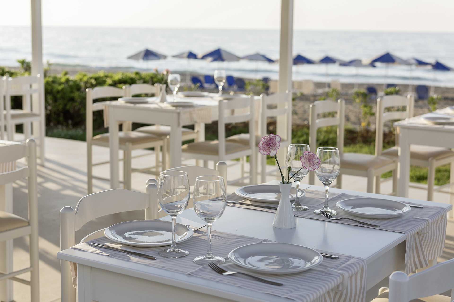 De strandbar van het Iperion hotel in Rethymnon, Kreta.