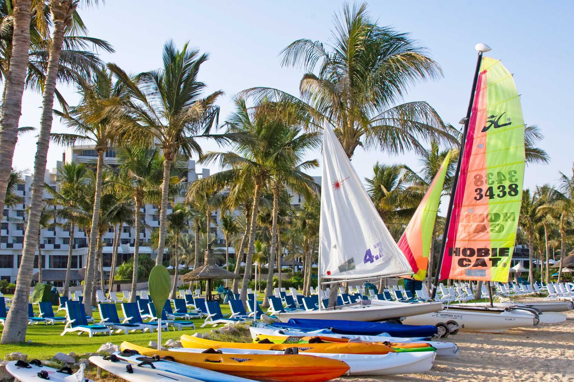 Watersporten in het JA Beach hotel in Dubai.