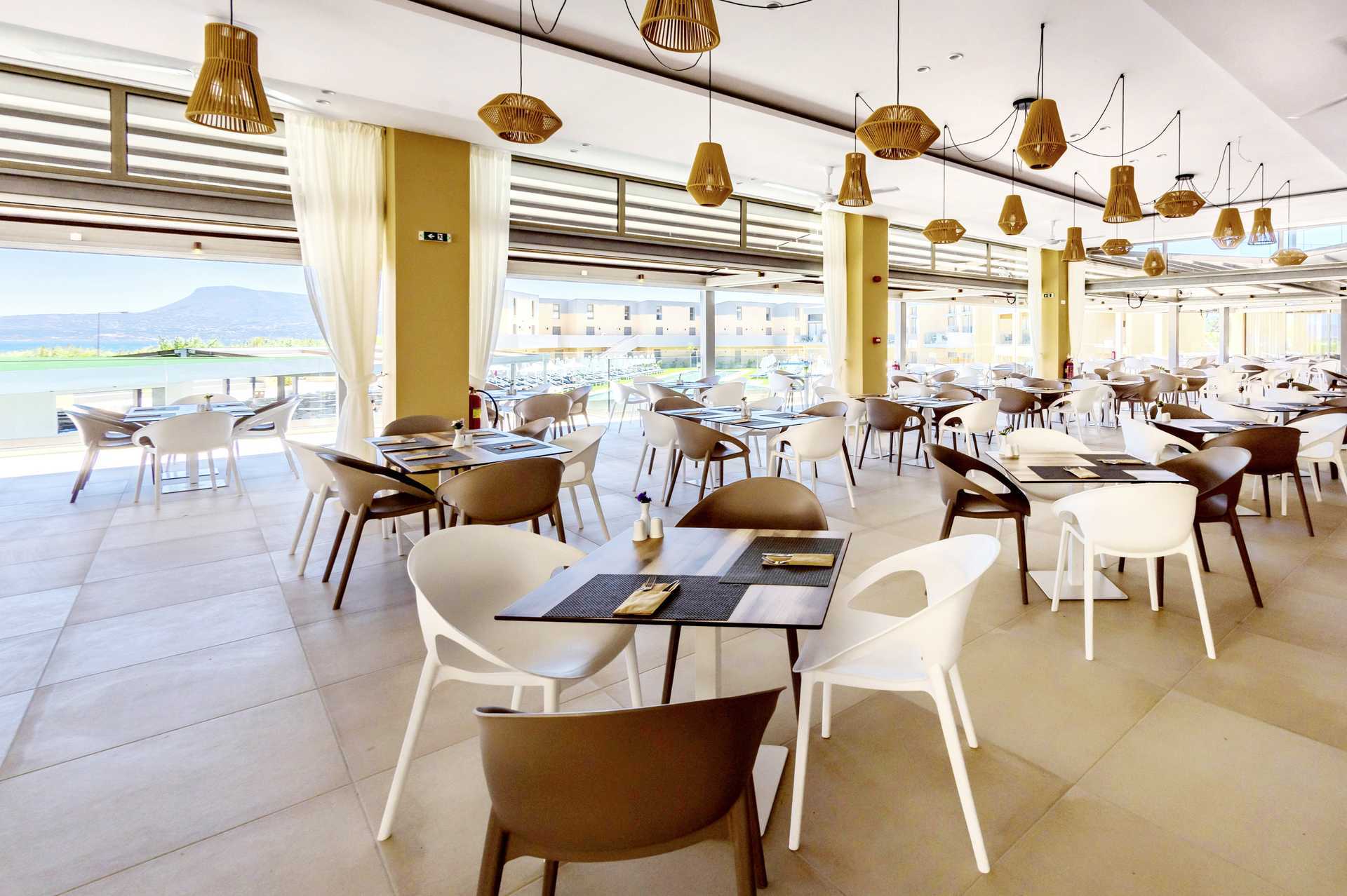 Restaurant in Kiani Beach Resort in Kalives, Kreta.