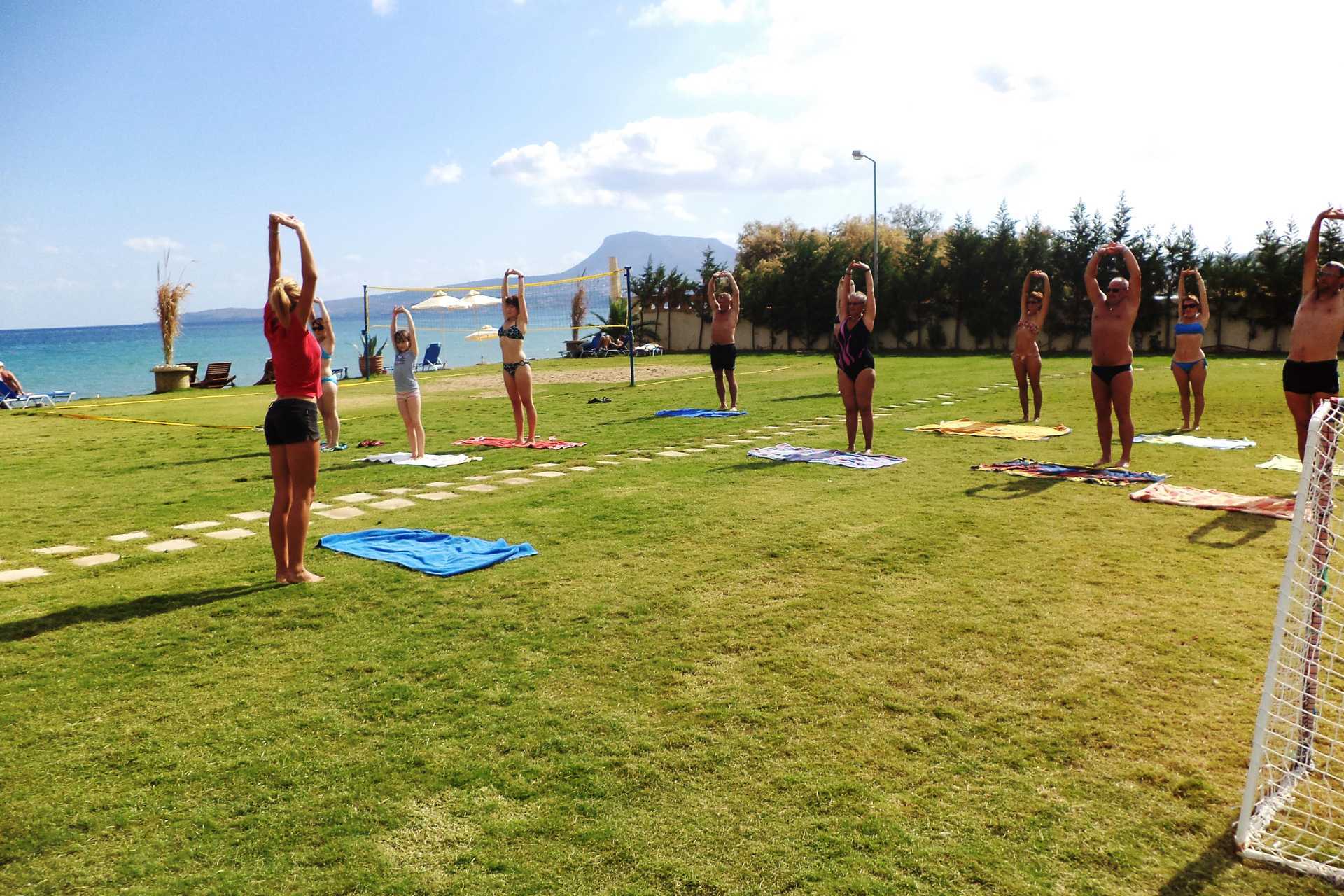 Het strand van het Kiani Beach Resort Hotel in Kalives op Kreta, Griekenland.