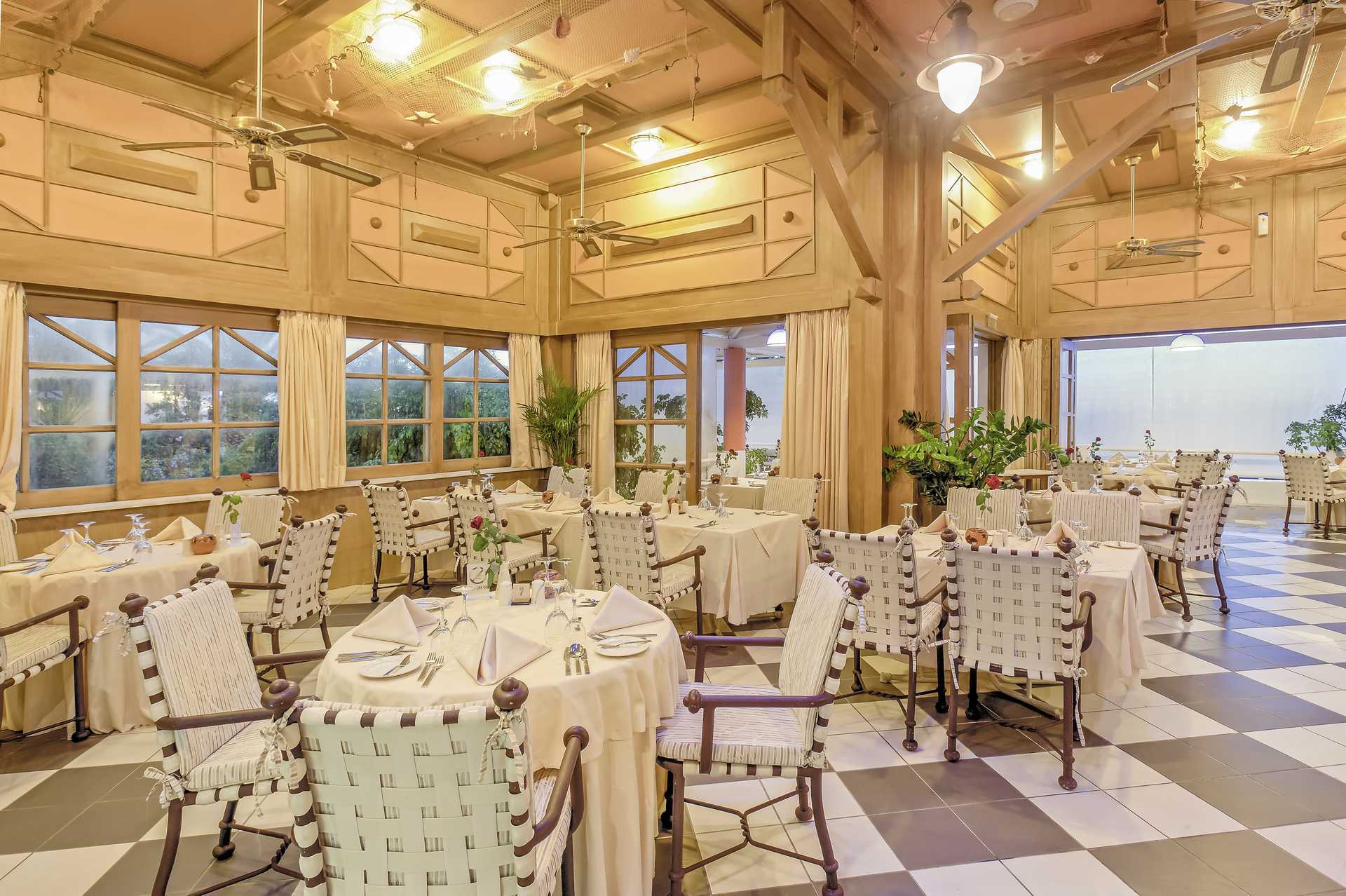 De Artemis Tavern in het Aldemar Knossos Royal hotel in Chersonissos, Kreta.