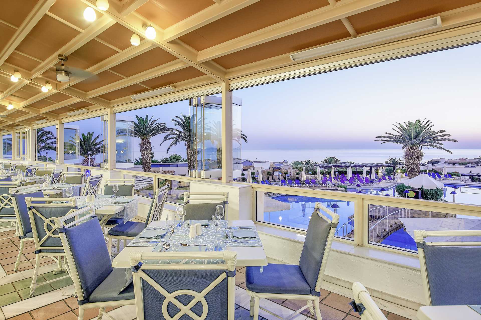 Het hoofdrestaurant van het hotel Aldemar Knossos Royal in Chersonissos, Kreta.