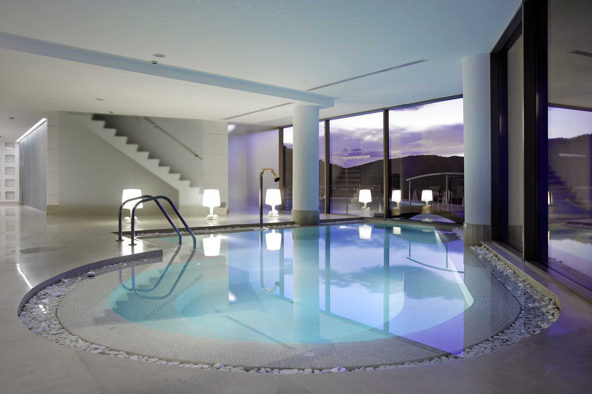 Binnenzwembad in Lindos Blu, Rhodos.