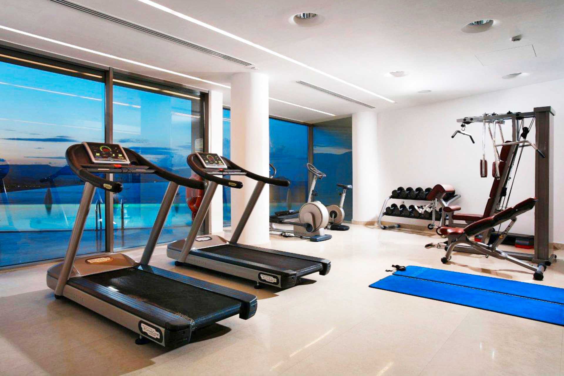 Fitnessruimte in hotel Lindos Blu, Griekenland.
