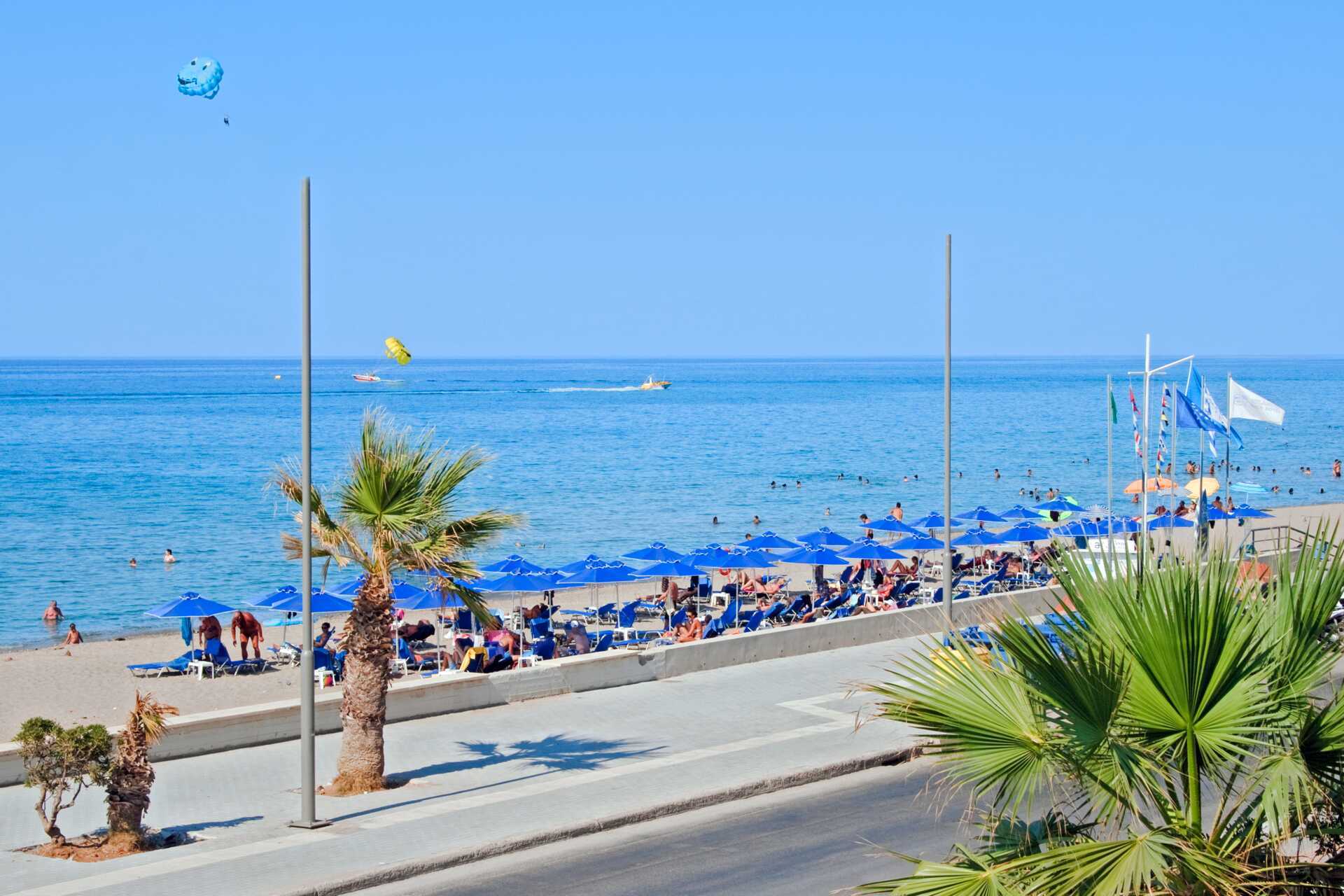 Het strand van hotel Marel in Rethymnon, Kreta.