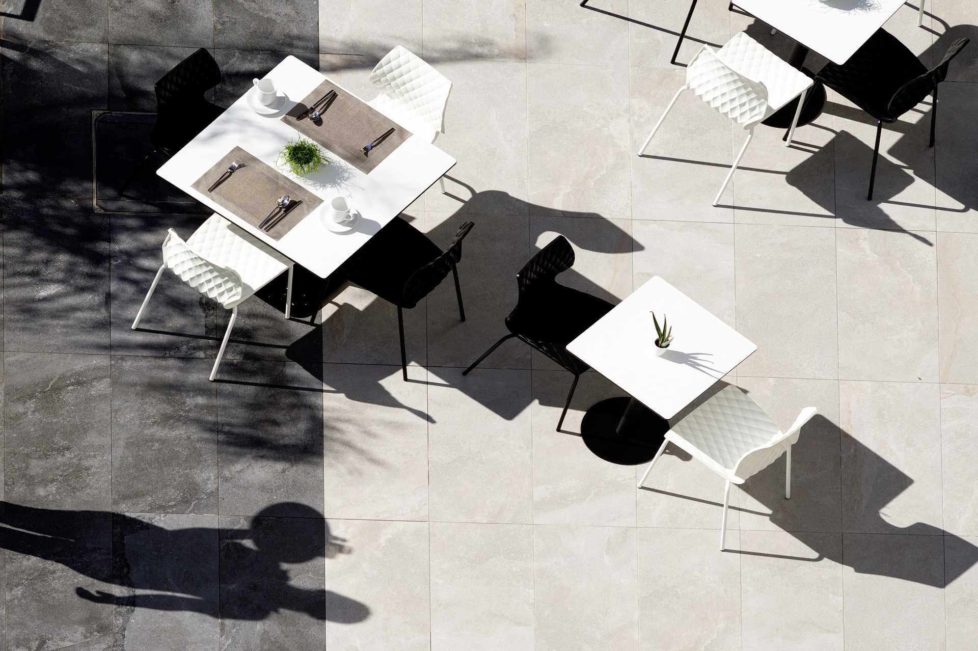 Café in hotel Melrose in de stad Rethymnon op Kreta, Griekenland.