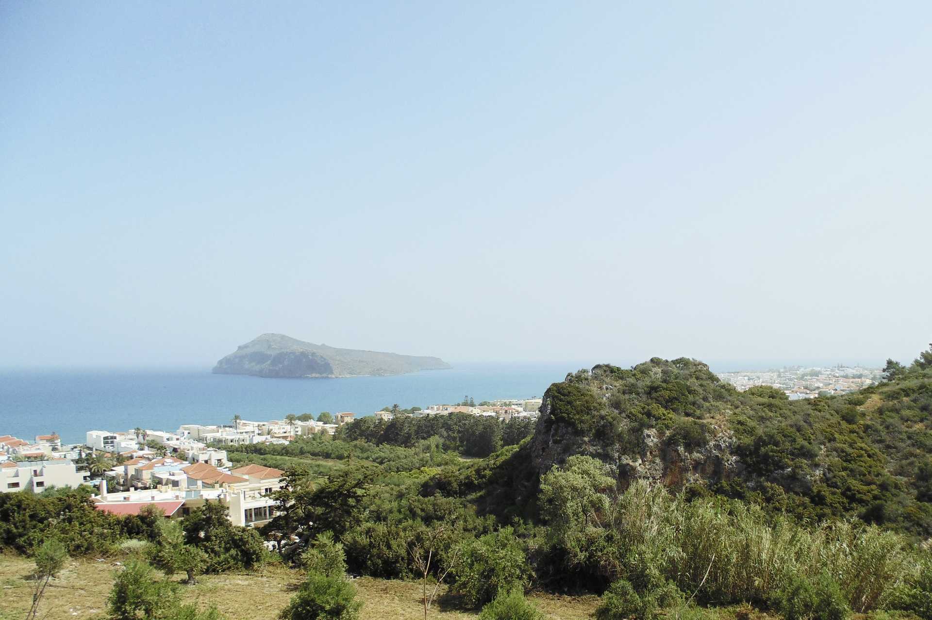 Uitzicht richting de zee vanaf Pano Platanias op Kreta.