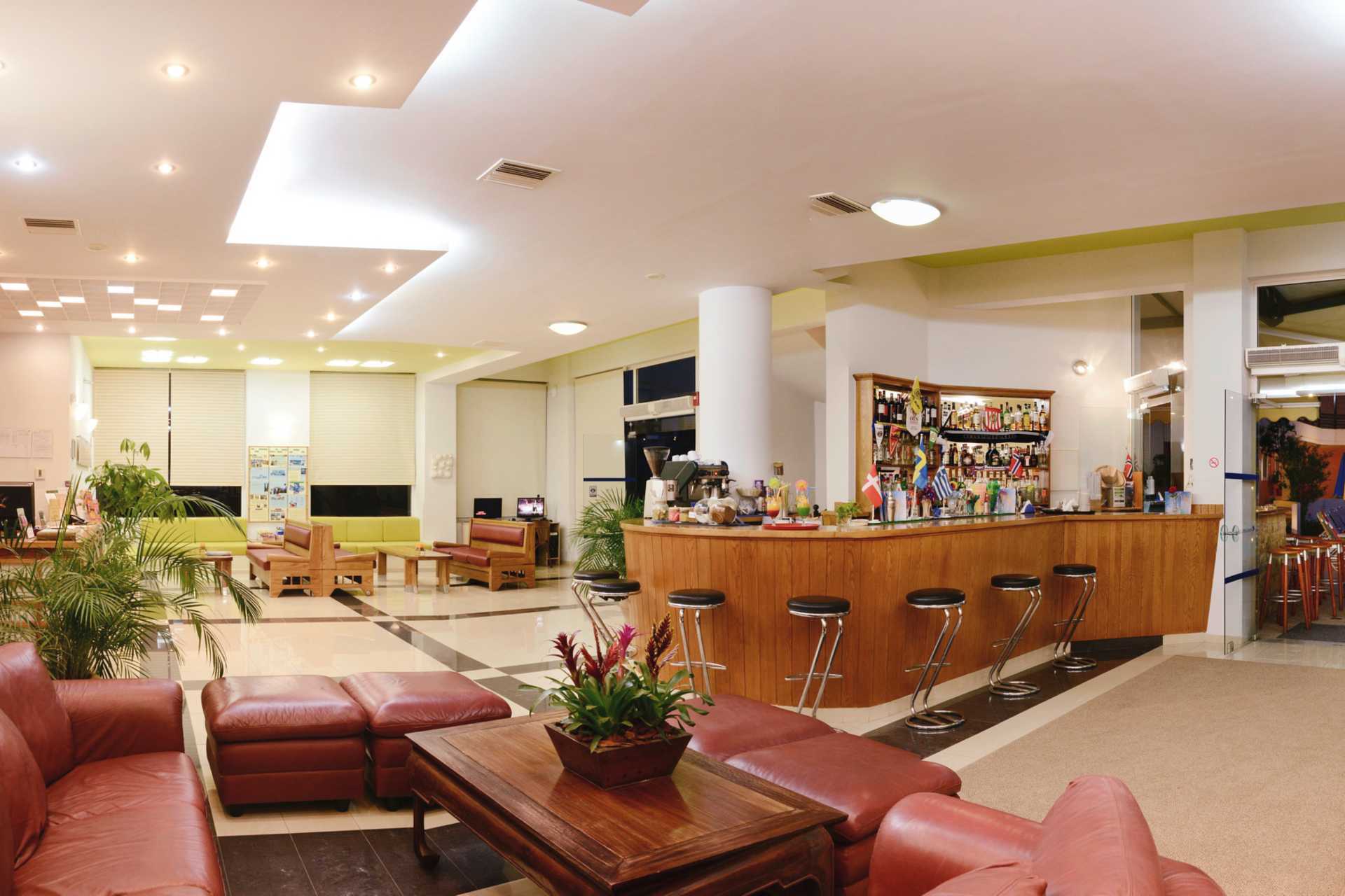 De receptie van het hotel Pegasus, Kato Stalos, Kreta.