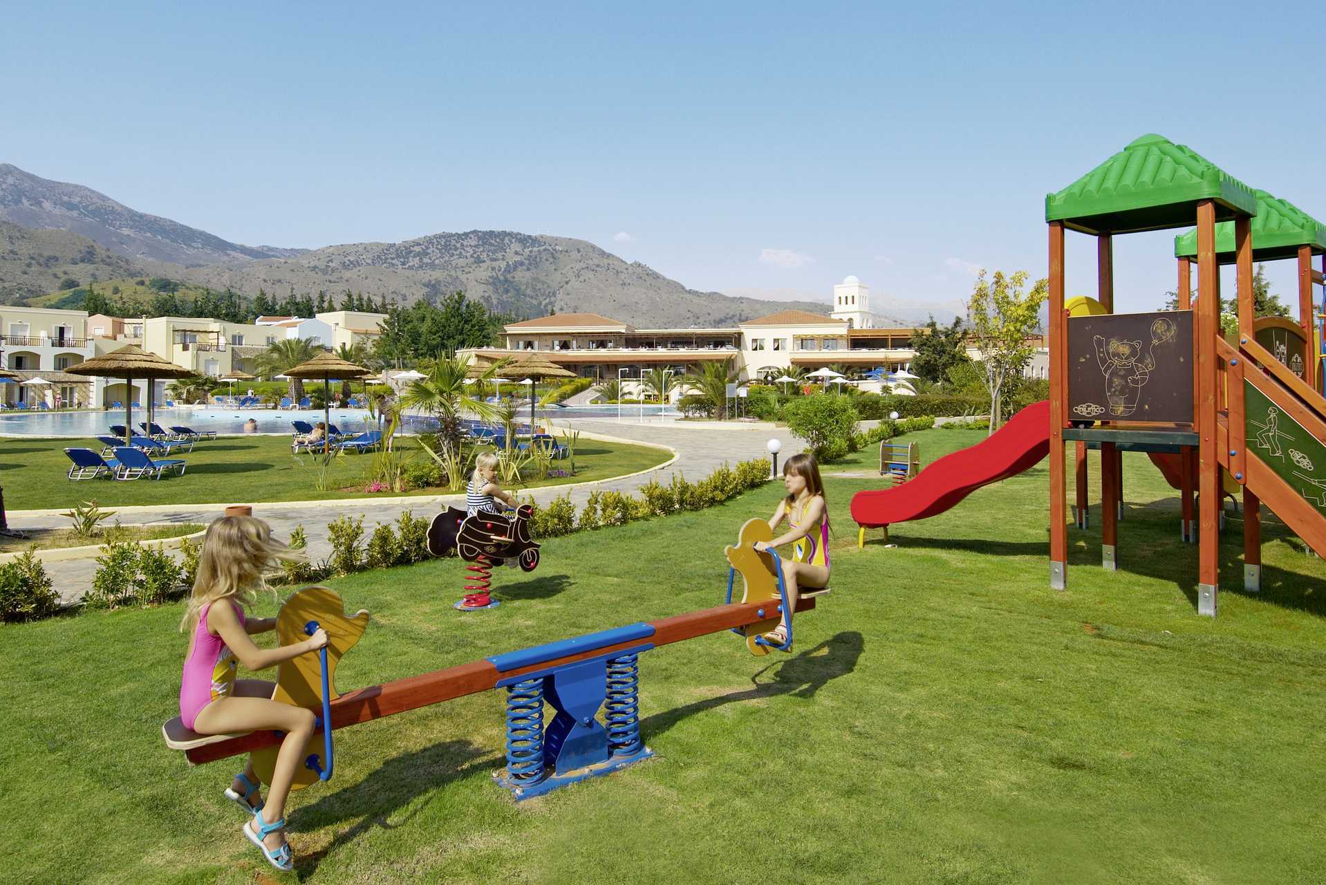 Speeltuin in het Pilot Beach hotel in Georgioupolis op Kreta, Griekenland.