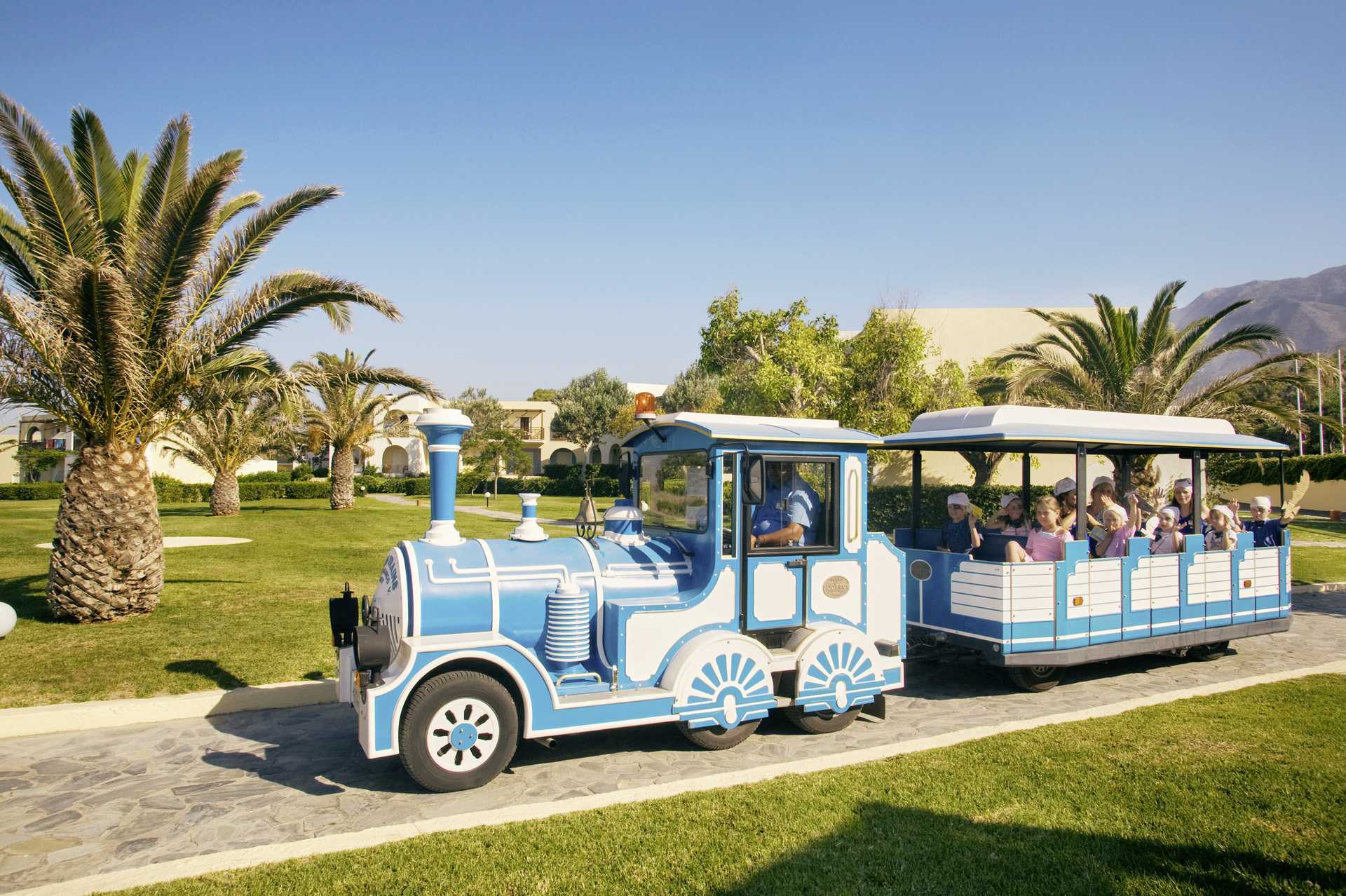 Minitrein in het Pilot Beach hotel in Georgioupolis op Kreta, Griekenland.